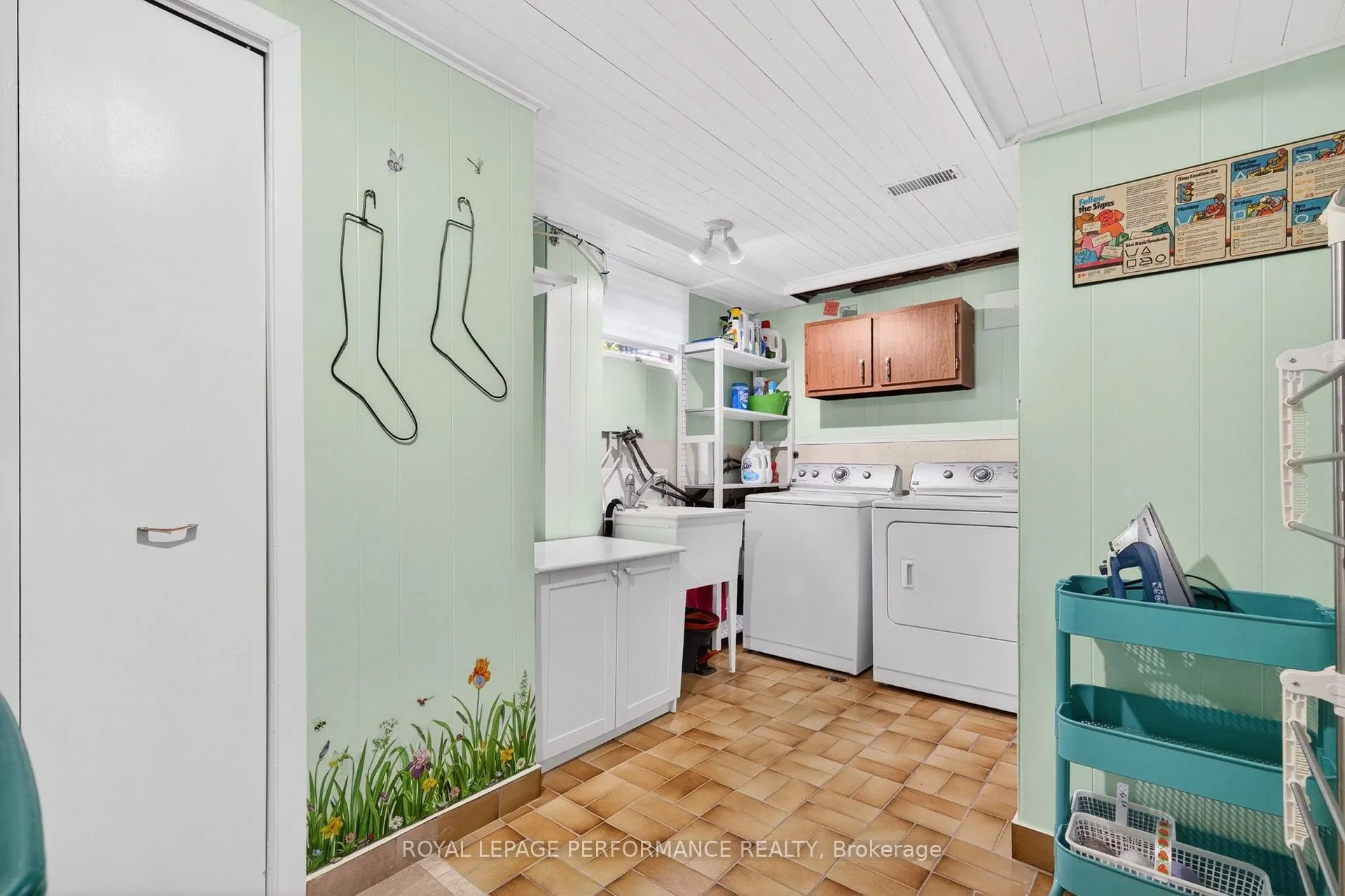 Photo 37 of 774 Manitou Drive, Ottawa, Carlingwood — HOMEH