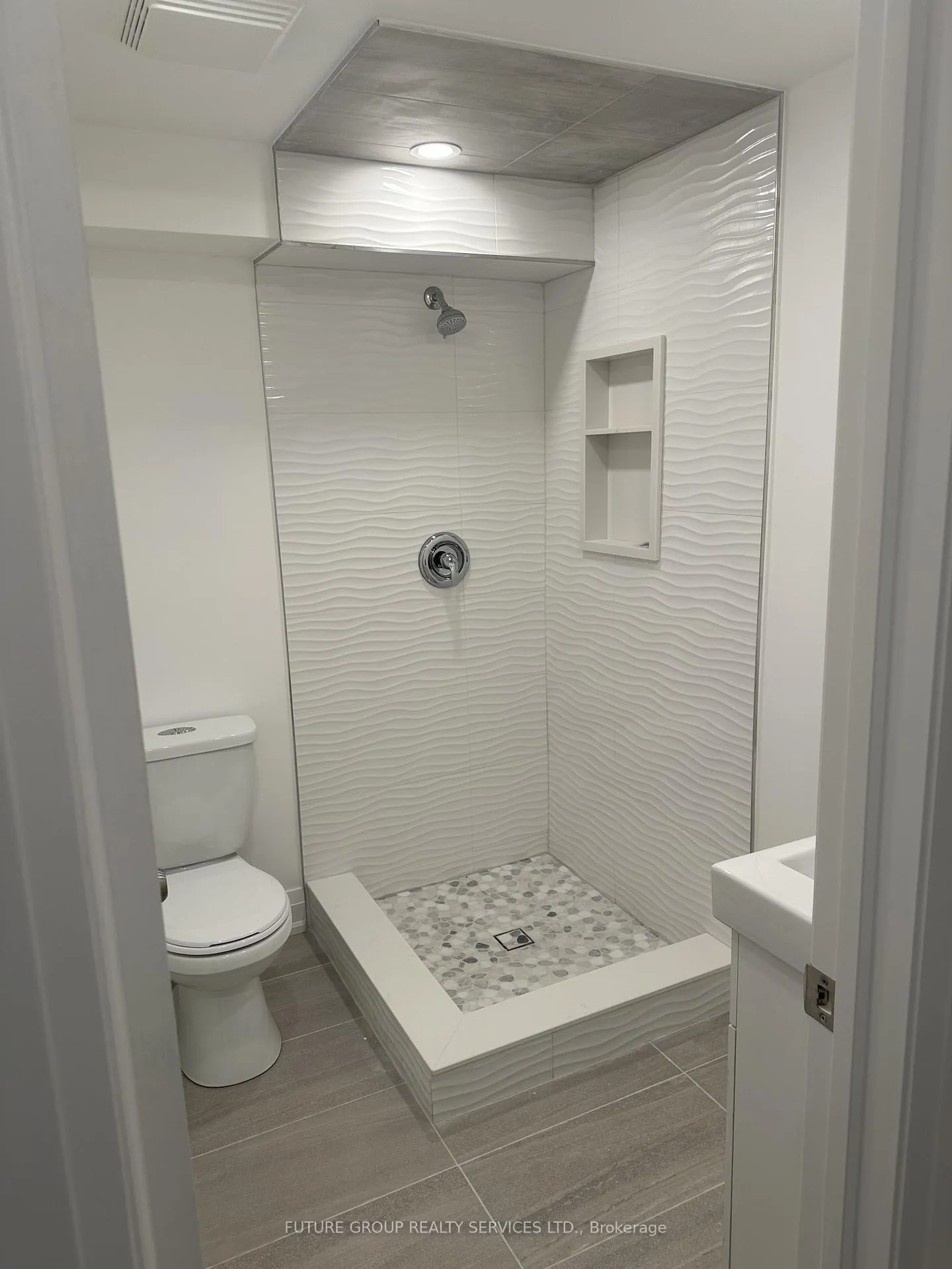 Photo 6 of Unit Basement, 40 Autumn Drive, Wasaga Beach — HOMEH