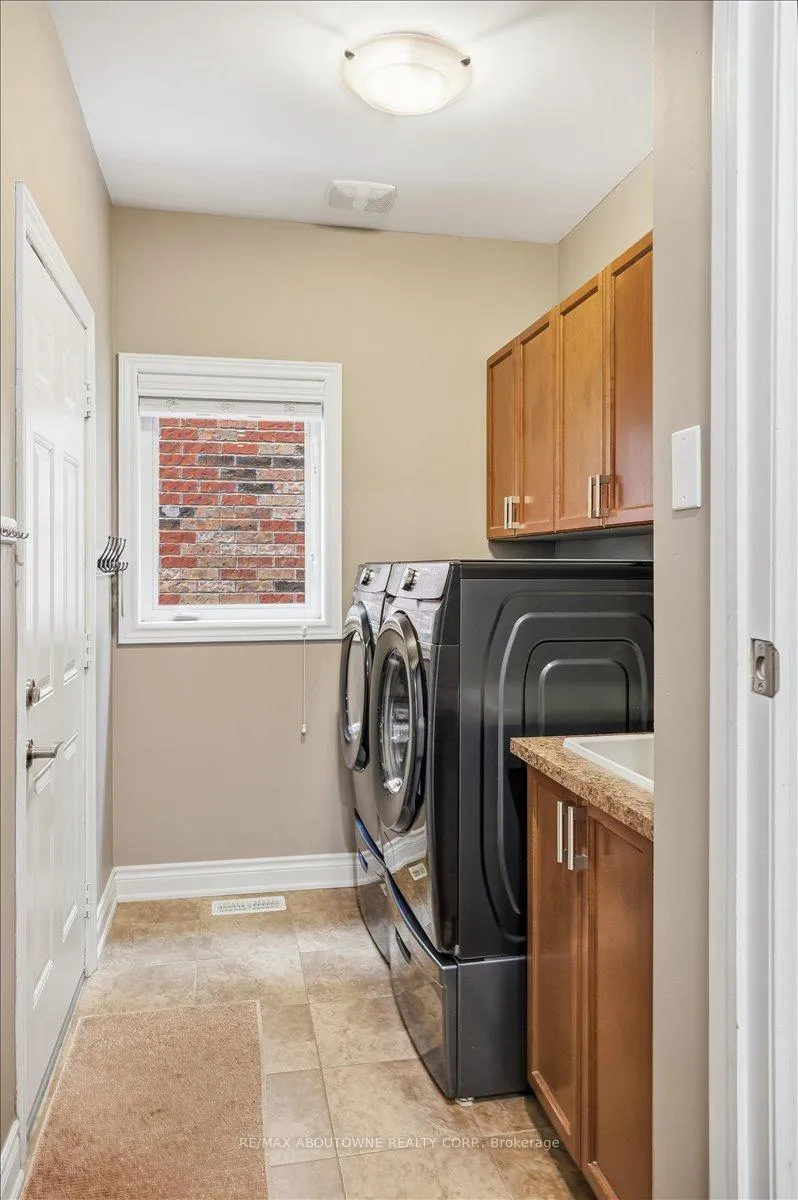 Photo 11 of 3260 Ribble Crescent, Oakville, Bronte Creek — HOMEH