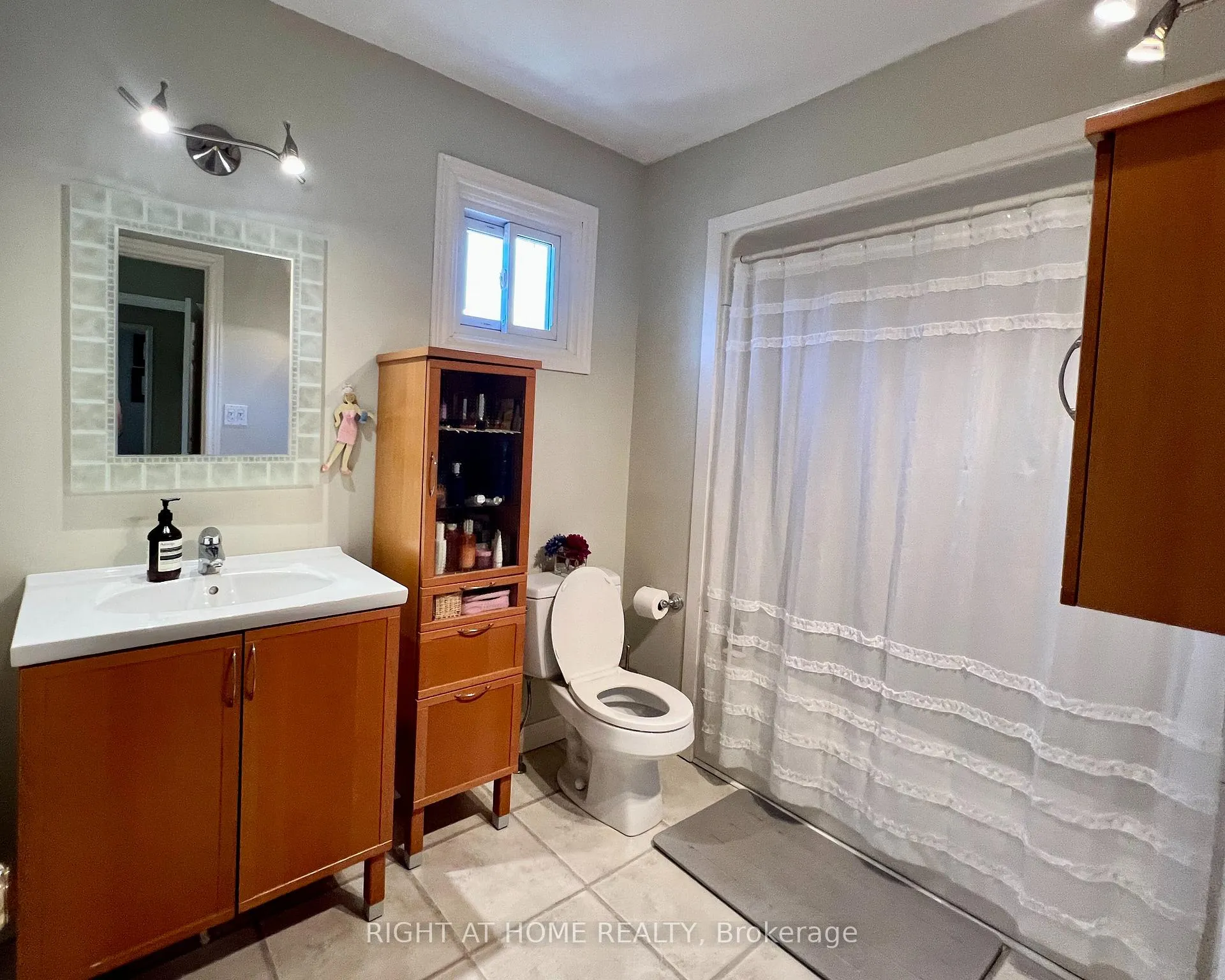 Photo 12 of 4 Silverbirch Place, Whitby, Pringle Creek — HOMEH