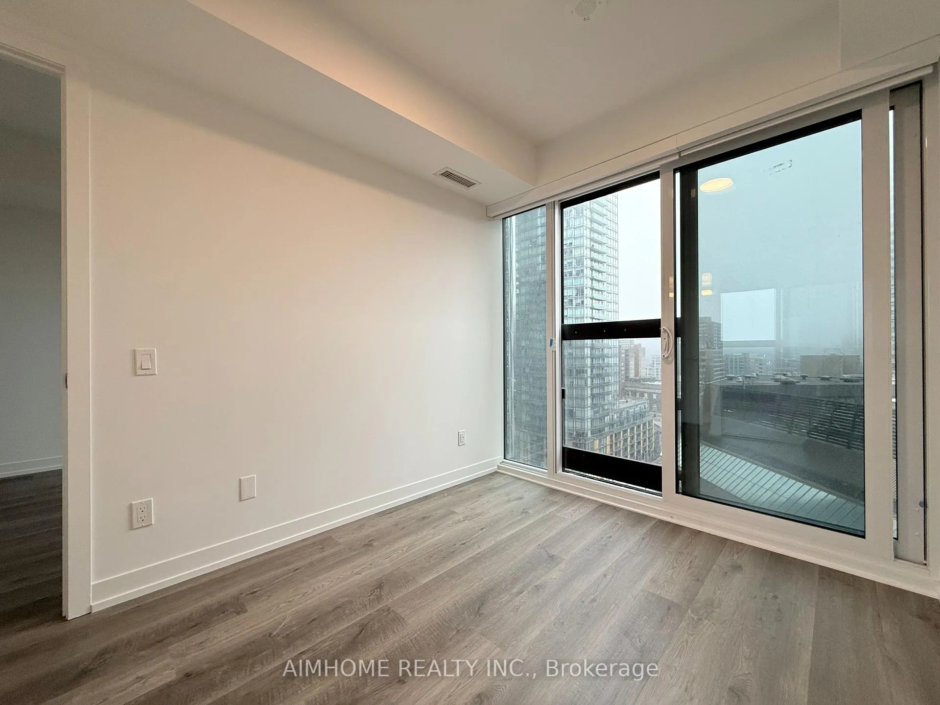 Photo 11 of Unit 1606, 771 Yonge Street, Toronto, Rosedale-Moore Park — HOMEH