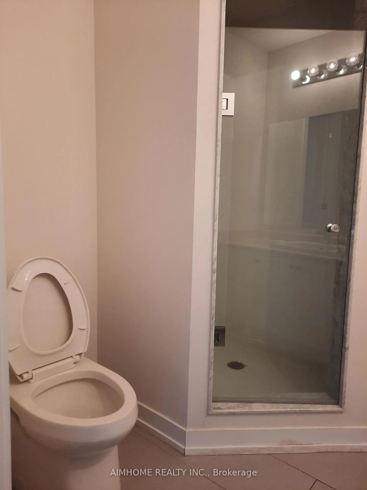Photo 4 of 159 Salterton Circle, Vaughan, Rural Vaughan — HOMEH
