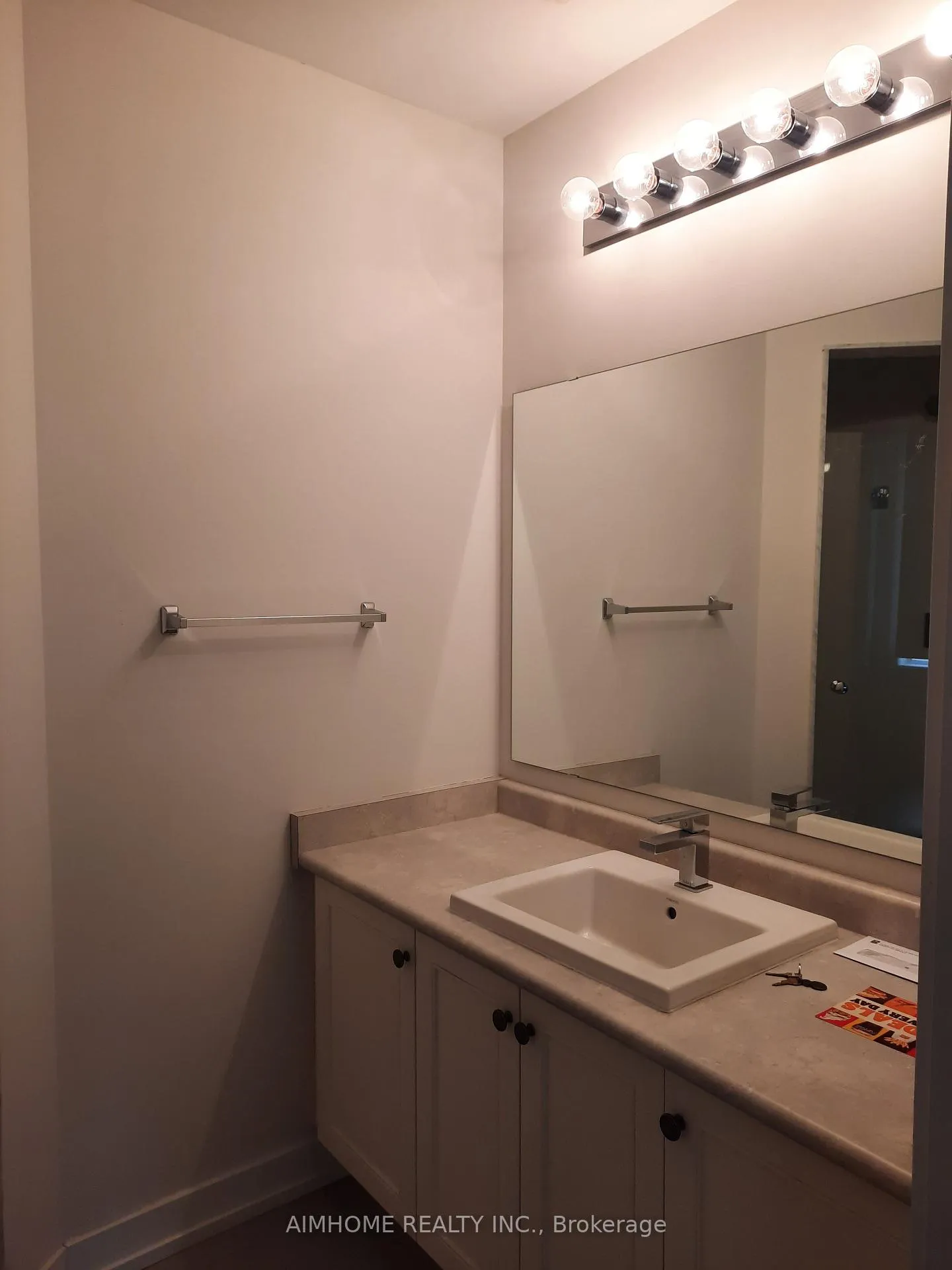 Photo 5 of 159 Salterton Circle, Vaughan, Rural Vaughan — HOMEH