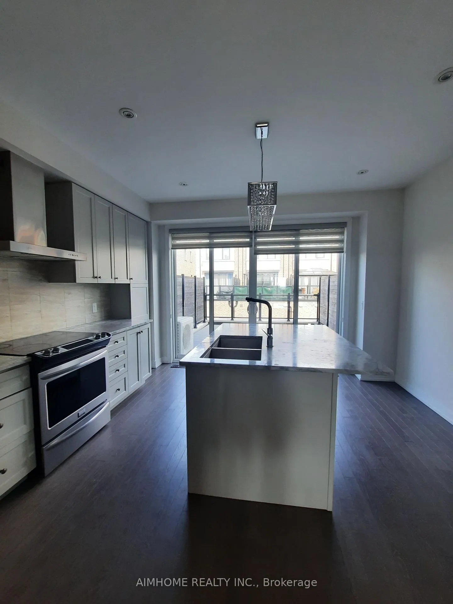 Photo 8 of 159 Salterton Circle, Vaughan, Rural Vaughan — HOMEH