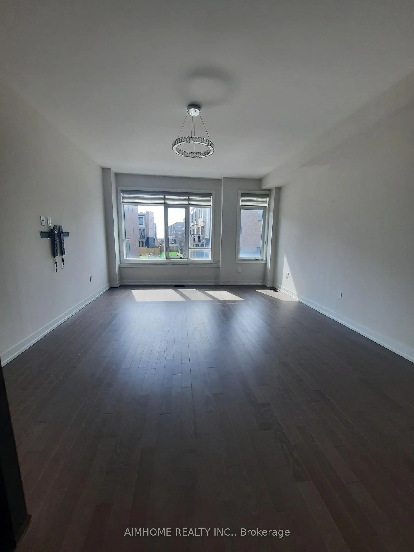 Photo 13 of 159 Salterton Circle, Vaughan, Rural Vaughan — HOMEH