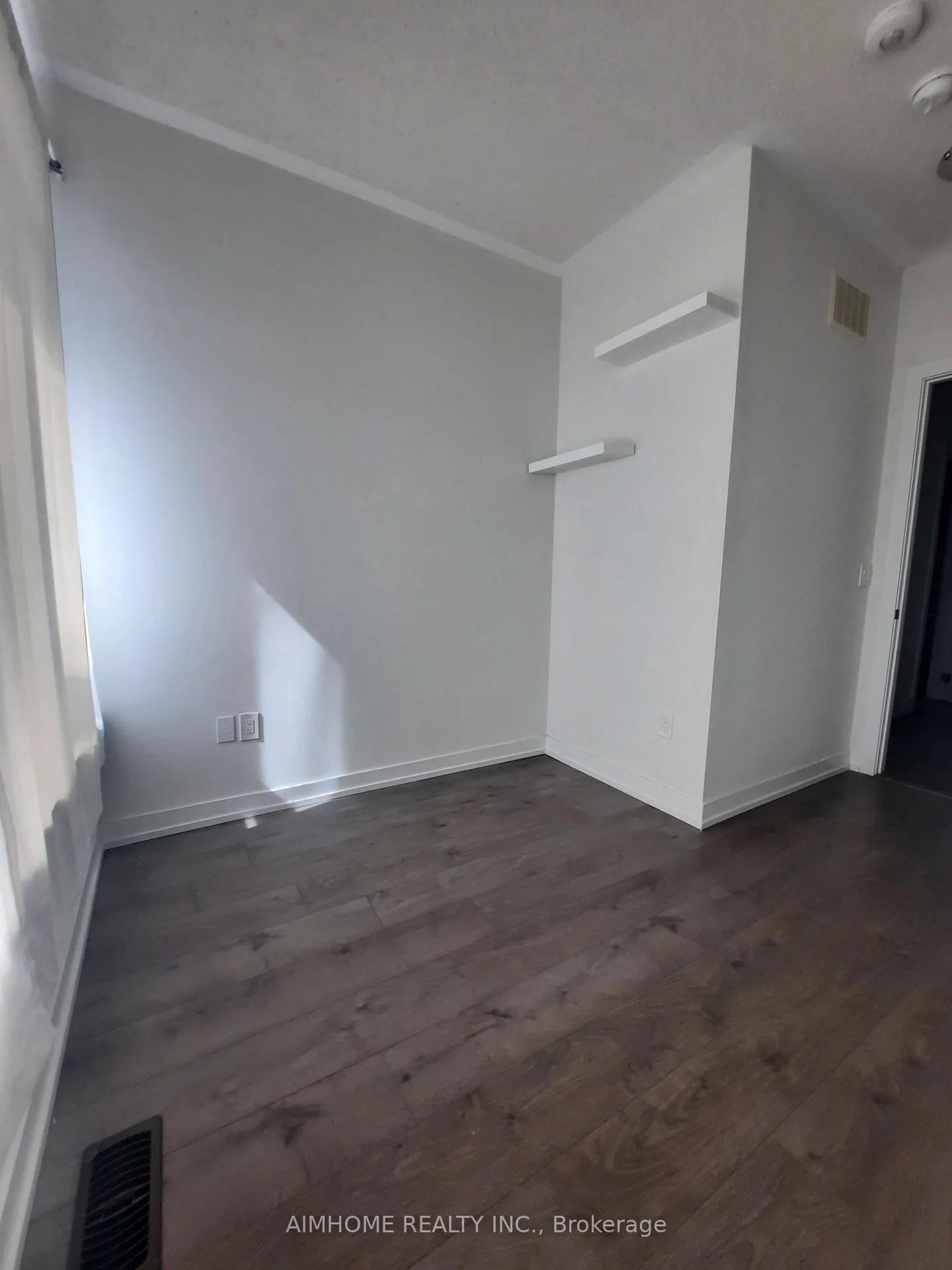 Photo 26 of 159 Salterton Circle, Vaughan, Rural Vaughan — HOMEH