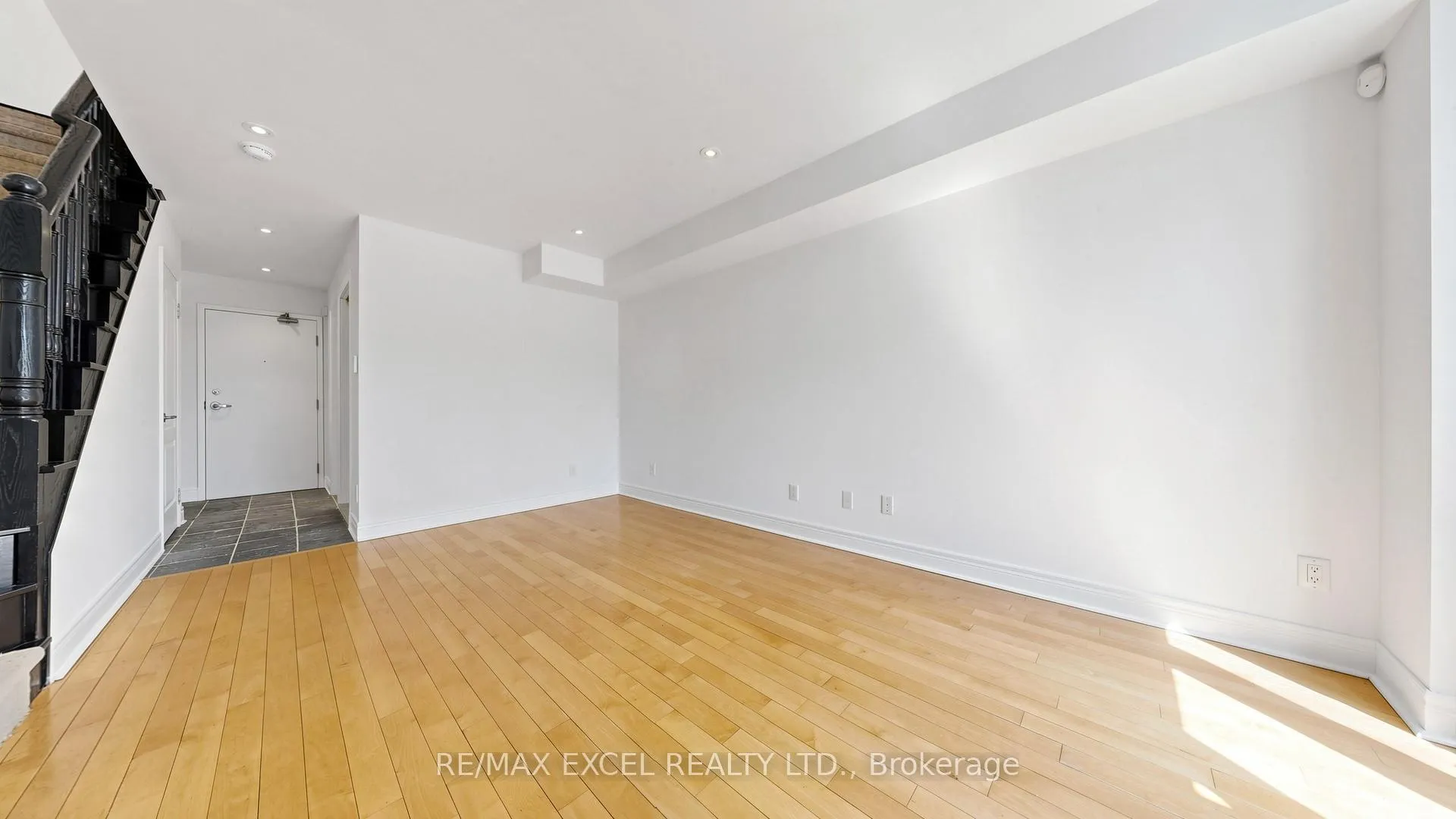 Photo 7 of 72 Suncrest Boulevard, Markham, Commerce Valley — HOMEH