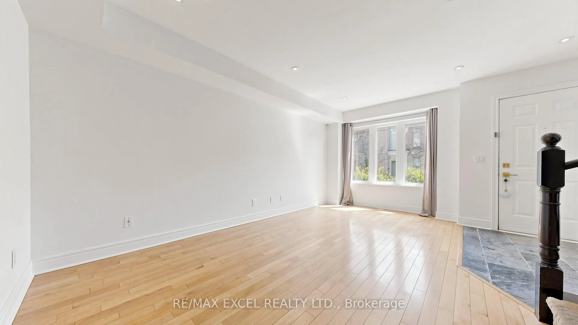 Photo 9 of 72 Suncrest Boulevard, Markham, Commerce Valley — HOMEH