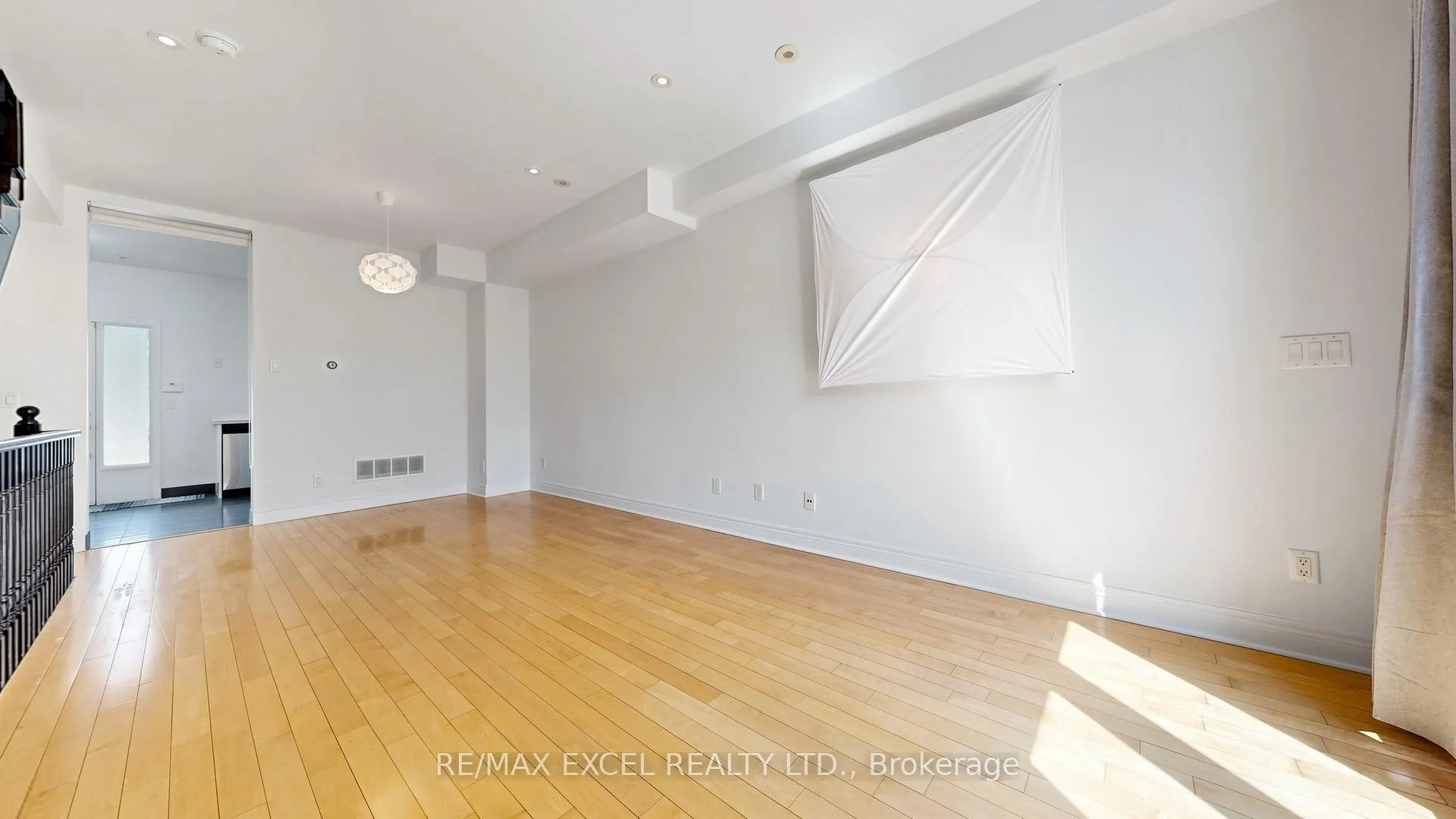 Photo 17 of 72 Suncrest Boulevard, Markham, Commerce Valley — HOMEH