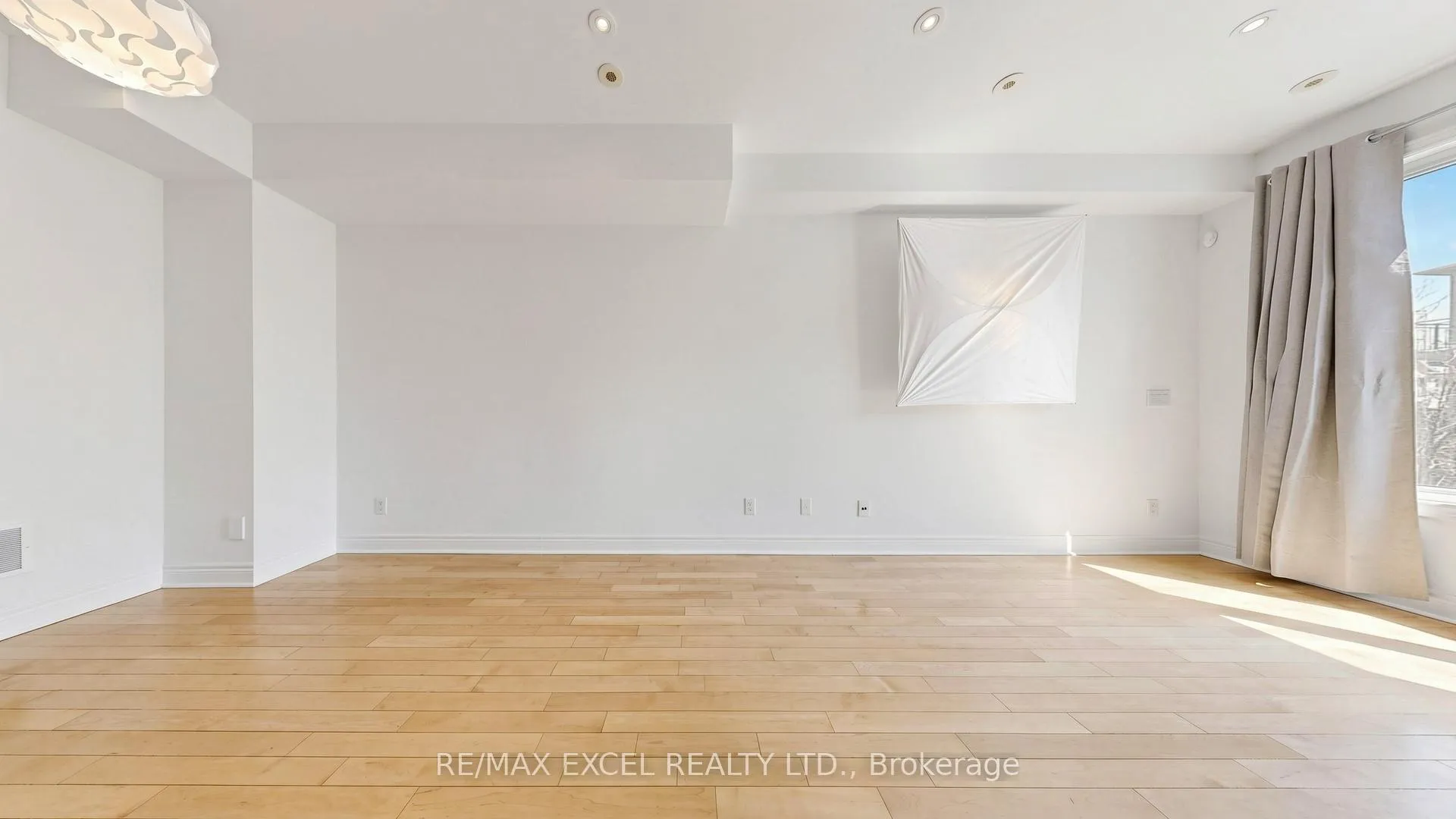 Photo 18 of 72 Suncrest Boulevard, Markham, Commerce Valley — HOMEH