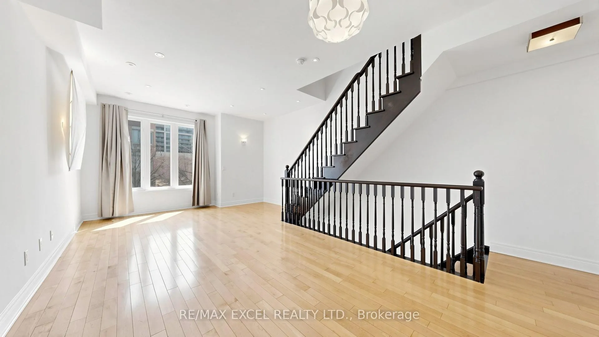 Photo 19 of 72 Suncrest Boulevard, Markham, Commerce Valley — HOMEH
