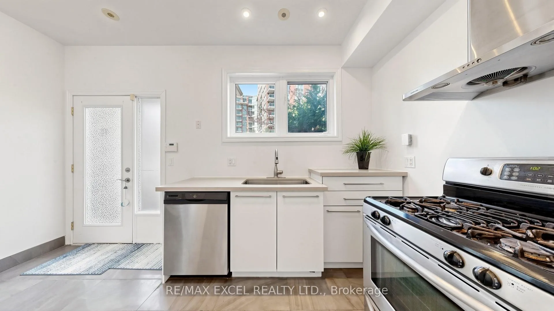 Photo 20 of 72 Suncrest Boulevard, Markham, Commerce Valley — HOMEH