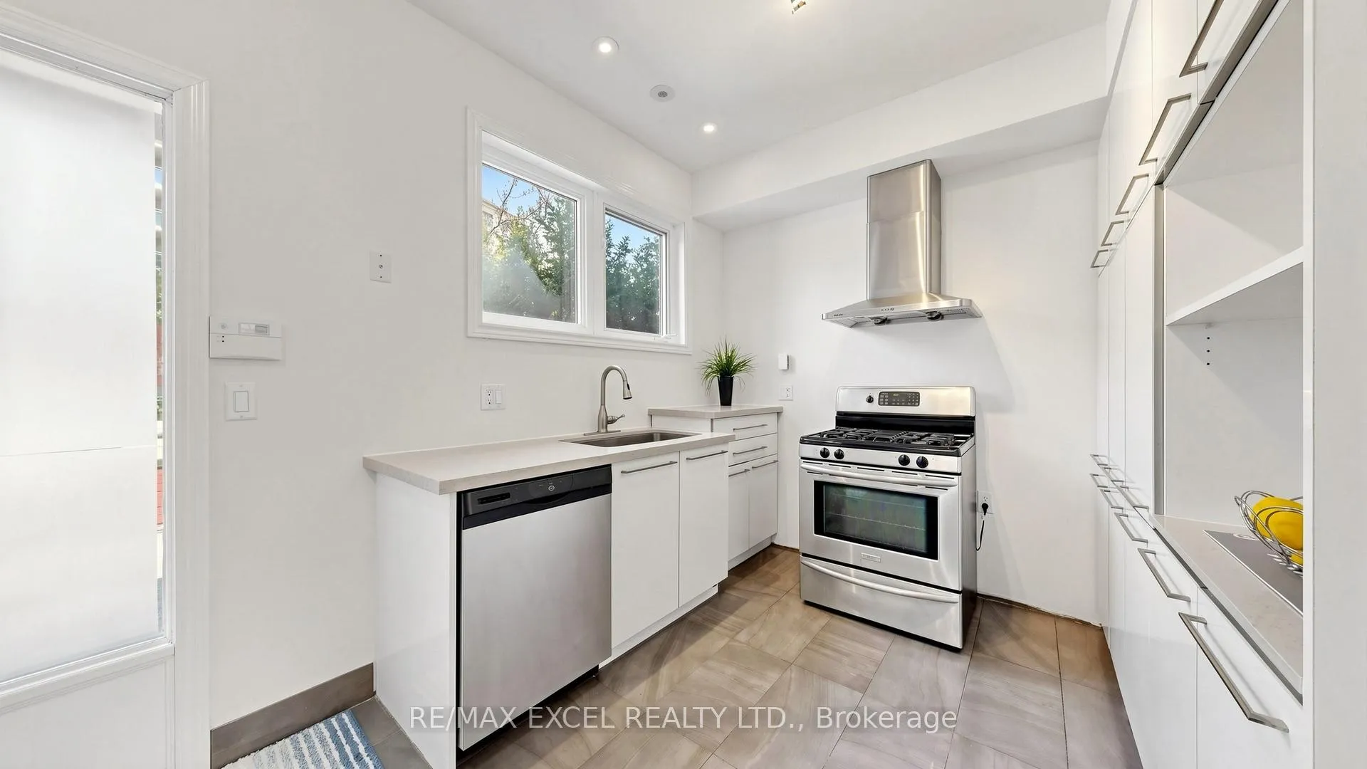 Photo 22 of 72 Suncrest Boulevard, Markham, Commerce Valley — HOMEH