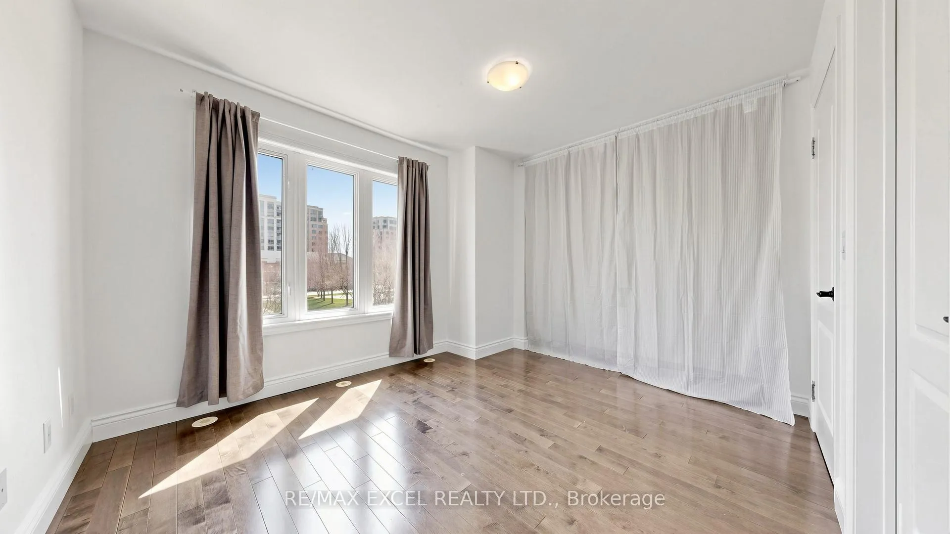 Photo 32 of 72 Suncrest Boulevard, Markham, Commerce Valley — HOMEH