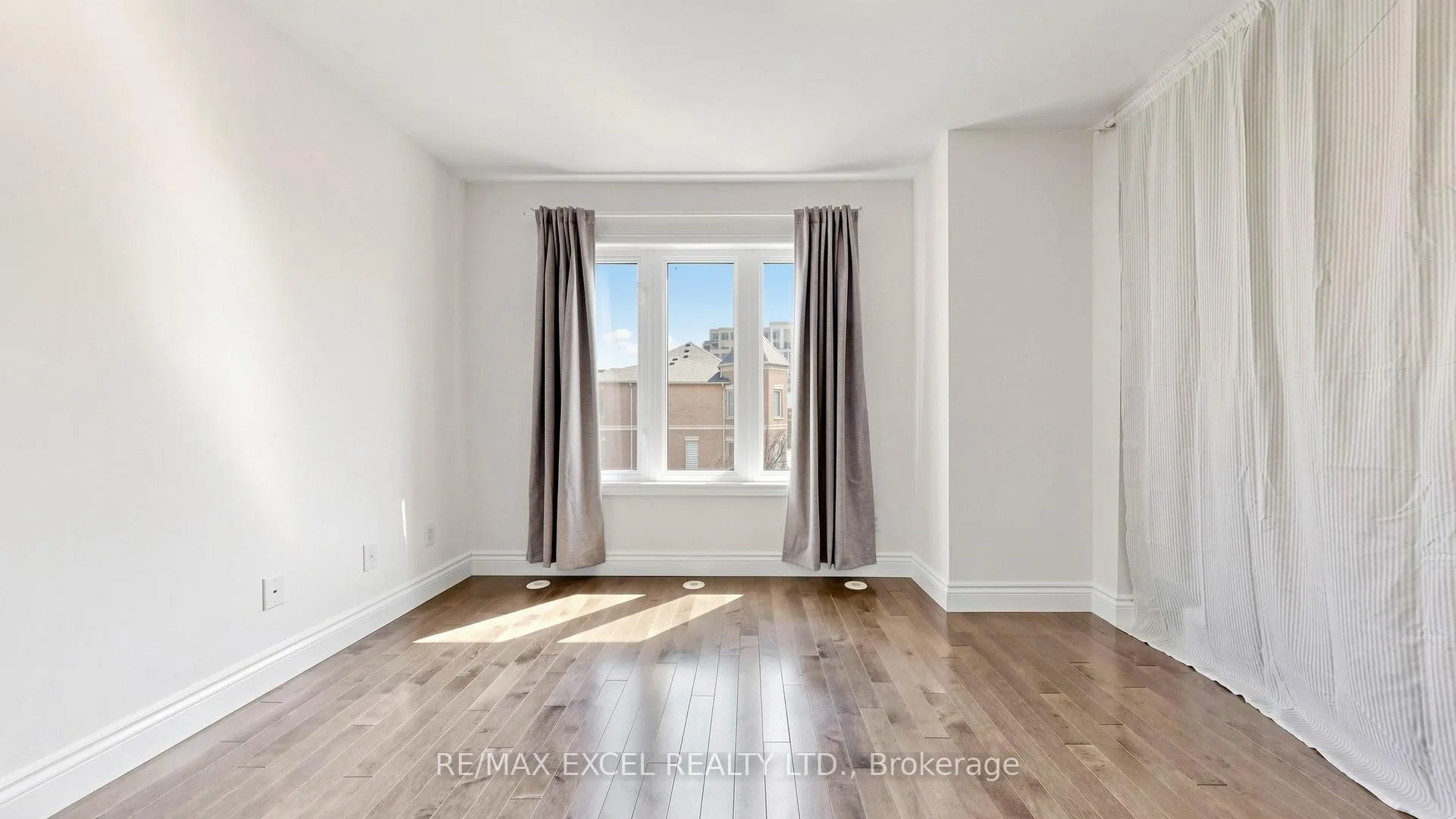 Photo 33 of 72 Suncrest Boulevard, Markham, Commerce Valley — HOMEH