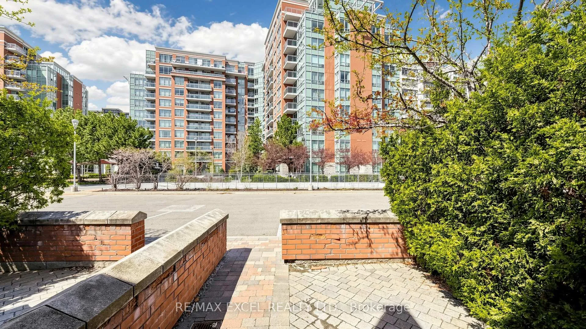Photo 43 of 72 Suncrest Boulevard, Markham, Commerce Valley — HOMEH