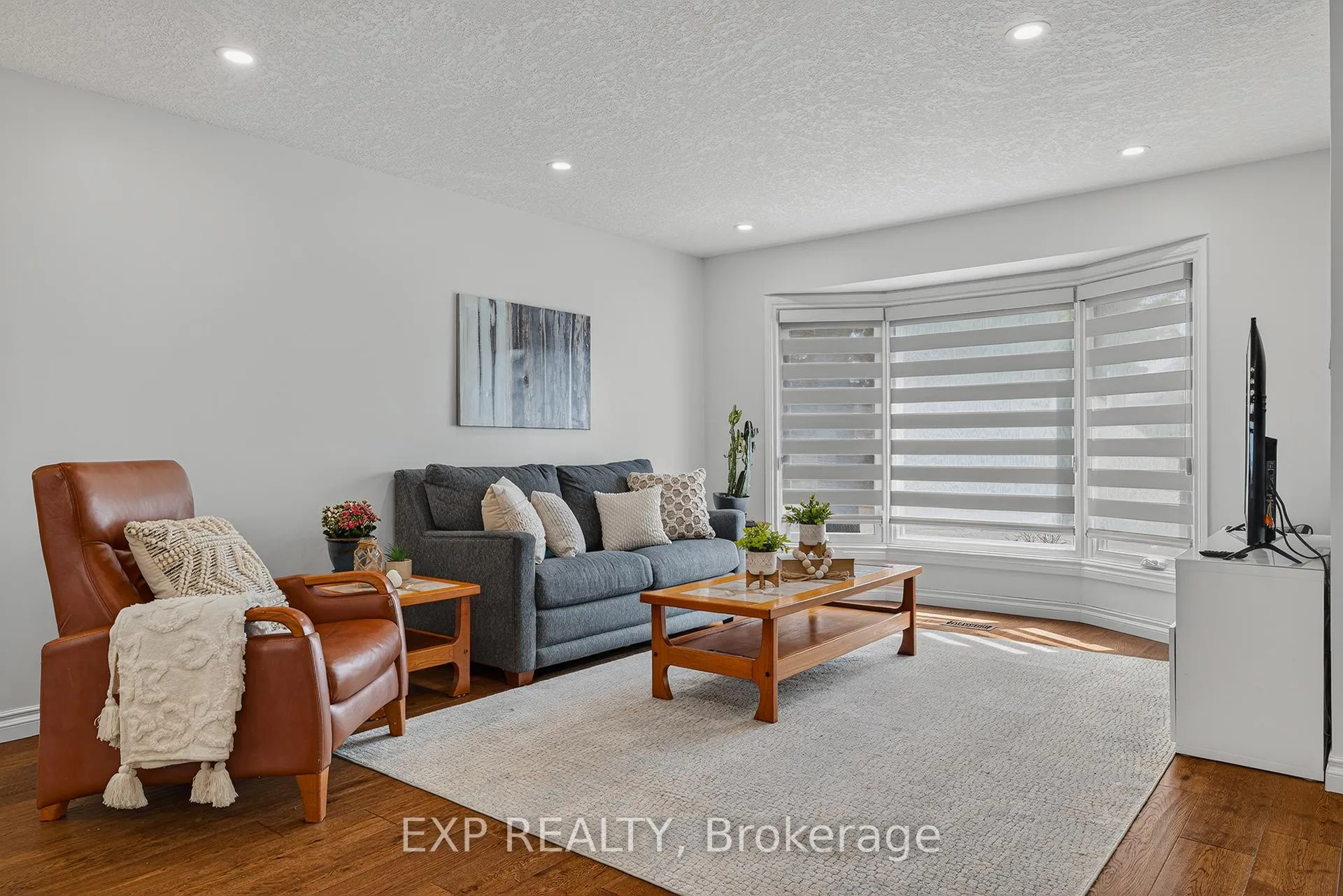 Photo 17 of 312 Faraday Court, Waterloo — HOMEH