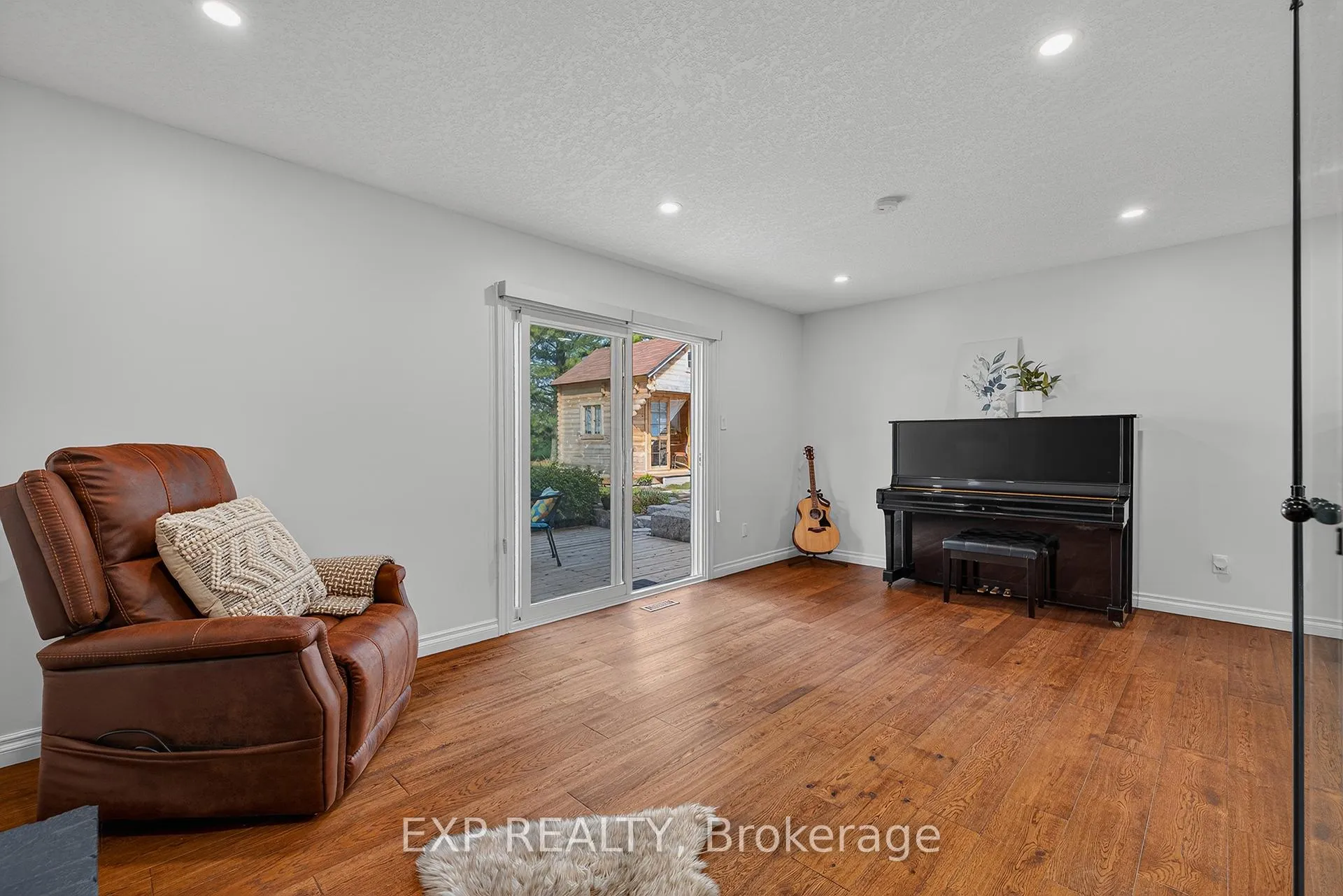 Photo 30 of 312 Faraday Court, Waterloo — HOMEH