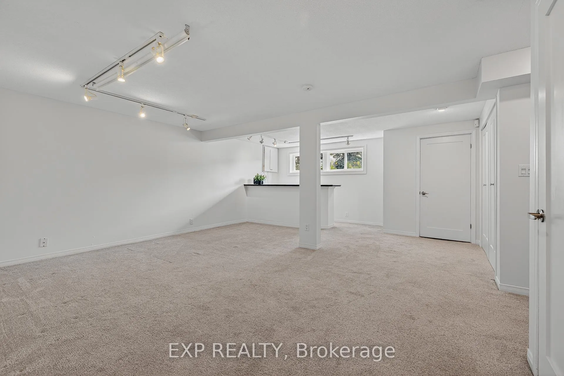 Photo 35 of 312 Faraday Court, Waterloo — HOMEH