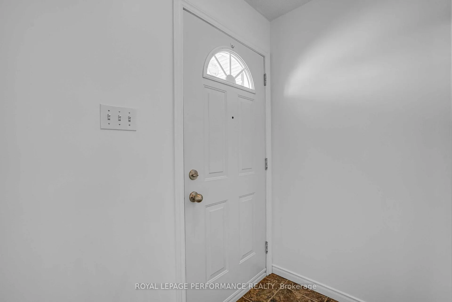 Photo 5 of Unit (4), 16 Pendleton Street, Champlain, Vankleek Hill — HOMEH