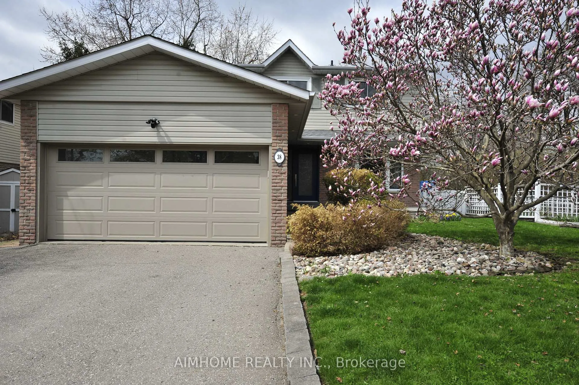 Photo 1 of 38 Sir Brandiles Place, Markham, Markham Village — HOMEH