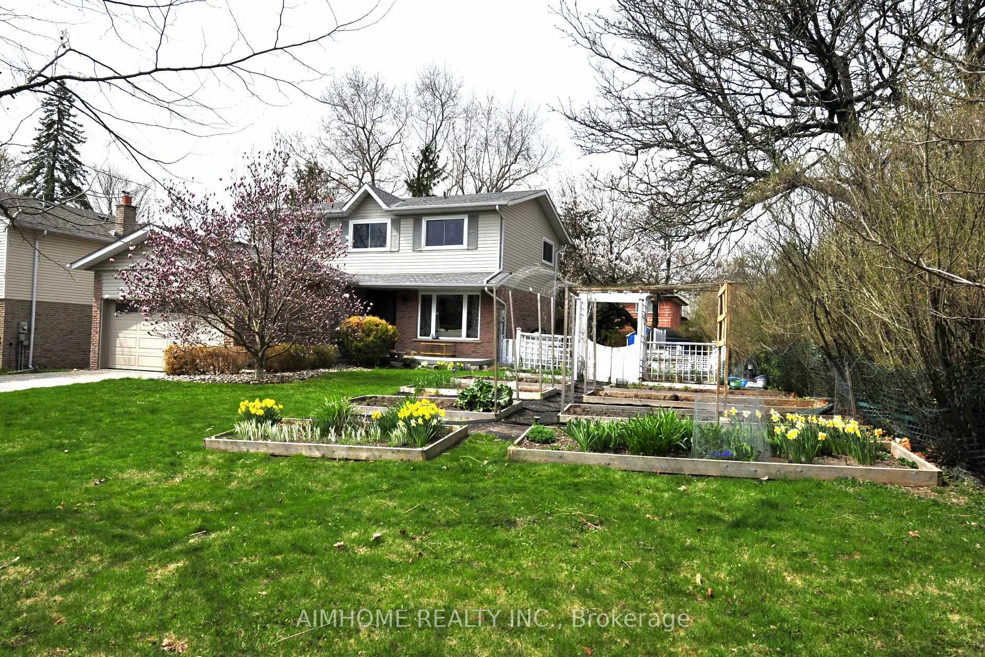 Photo 3 of 38 Sir Brandiles Place, Markham, Markham Village — HOMEH