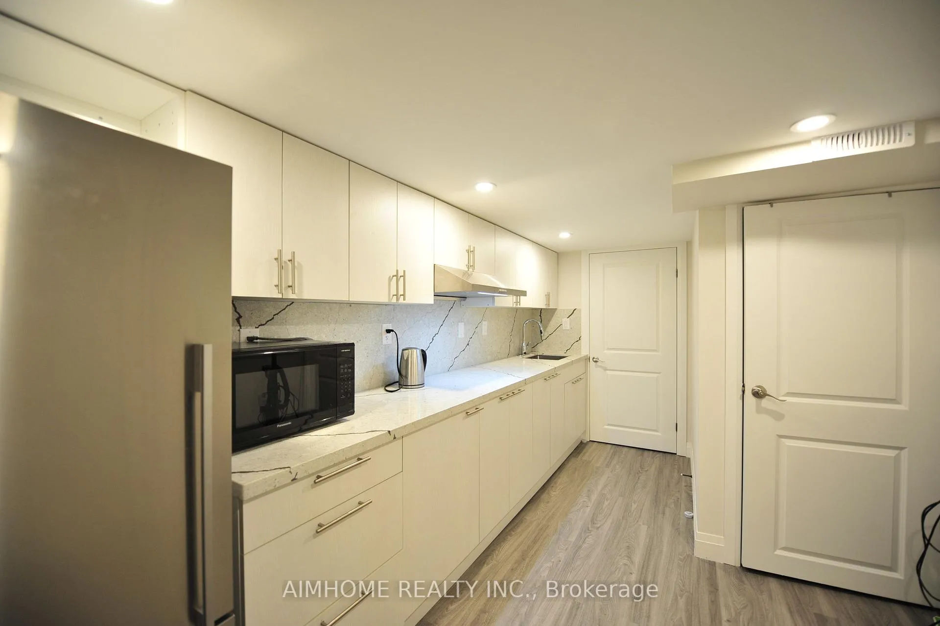Photo 11 of 38 Sir Brandiles Place, Markham, Markham Village — HOMEH