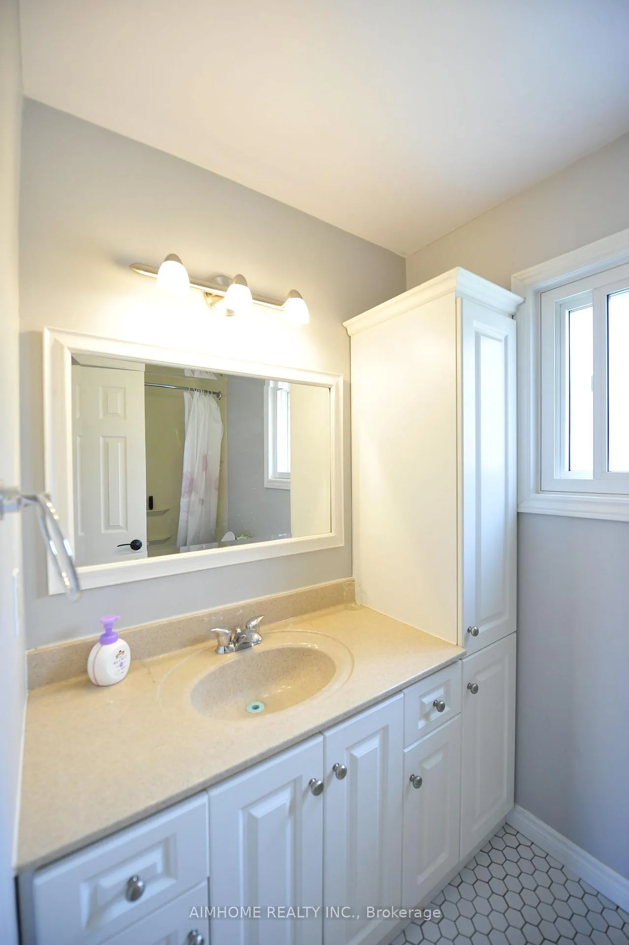 Photo 15 of 38 Sir Brandiles Place, Markham, Markham Village — HOMEH