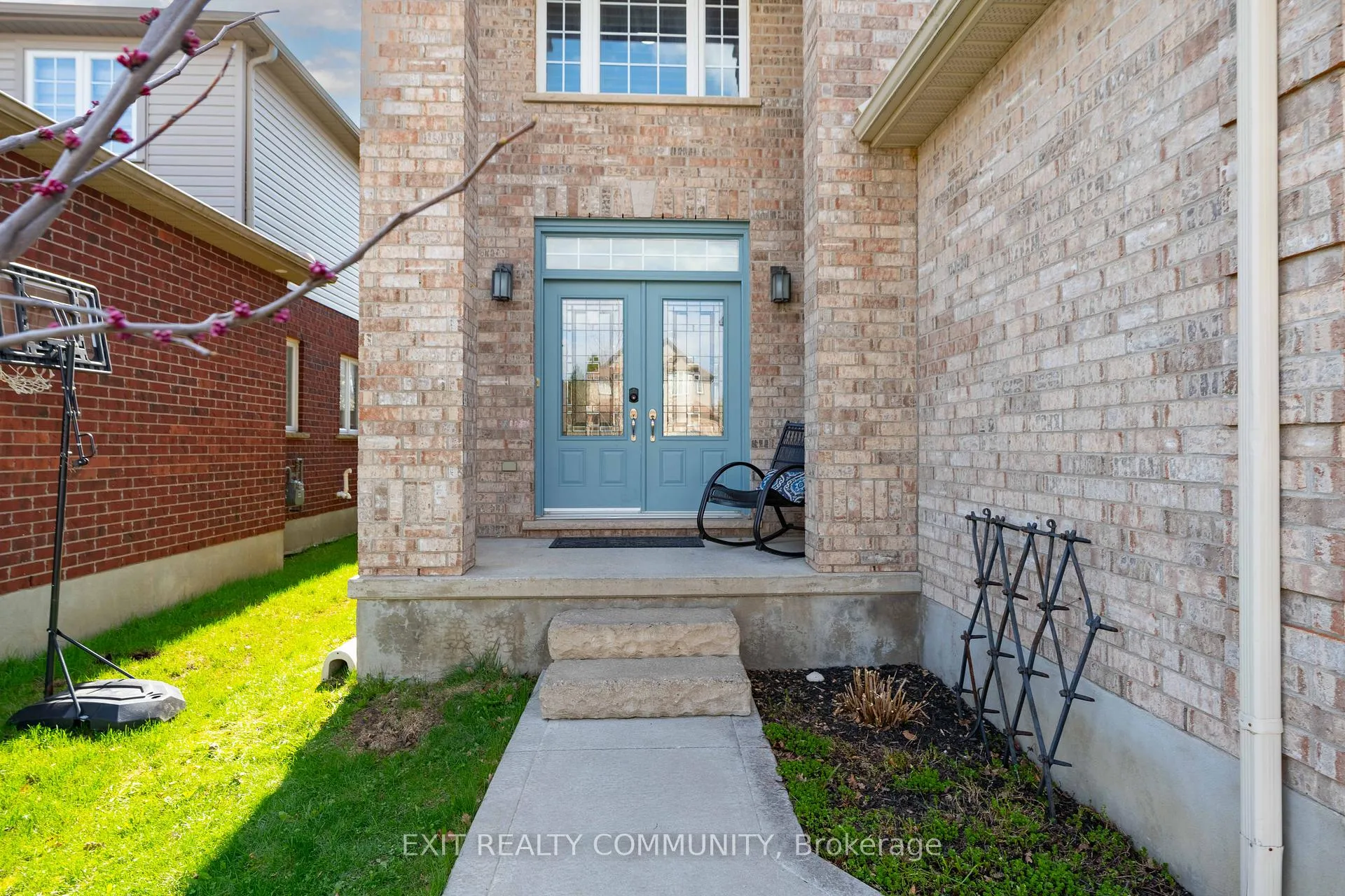 Photo 2 of 1803 Jubilee Drive, London, North E — HOMEH