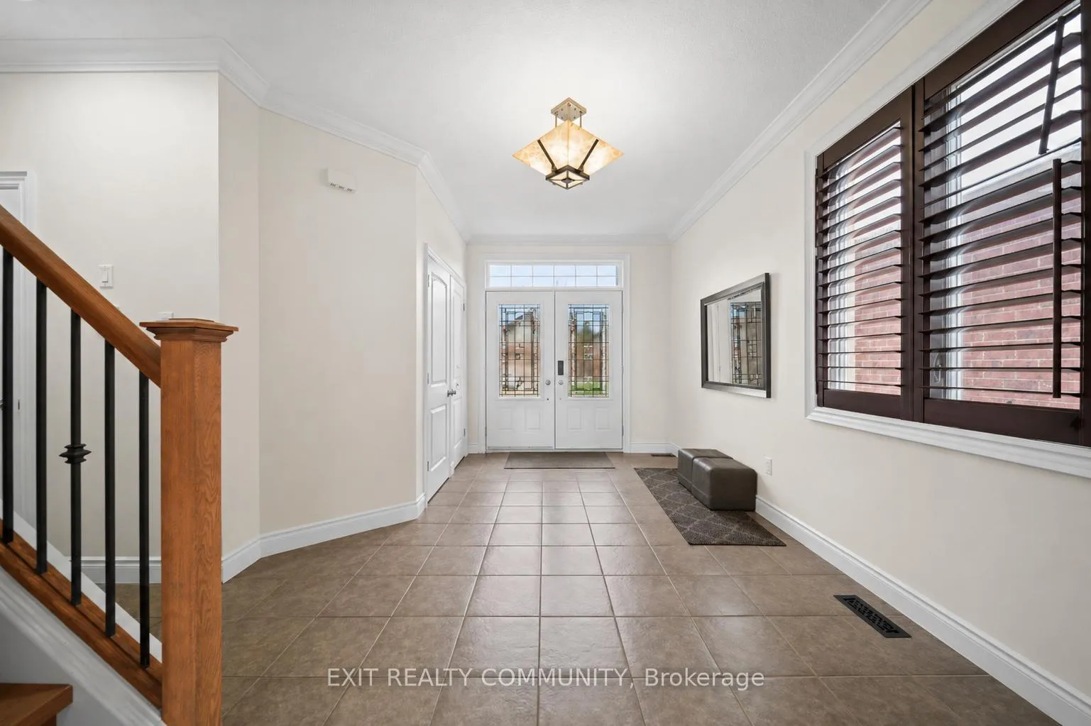 Photo 3 of 1803 Jubilee Drive, London, North E — HOMEH