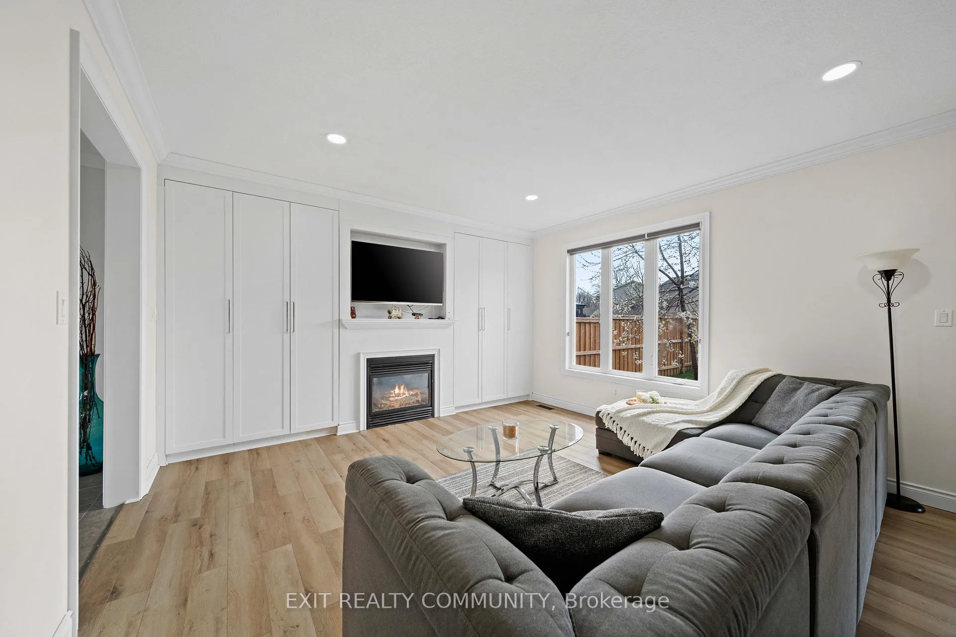 Photo 4 of 1803 Jubilee Drive, London, North E — HOMEH