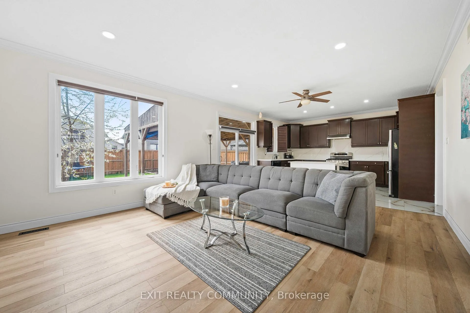 Photo 5 of 1803 Jubilee Drive, London, North E — HOMEH