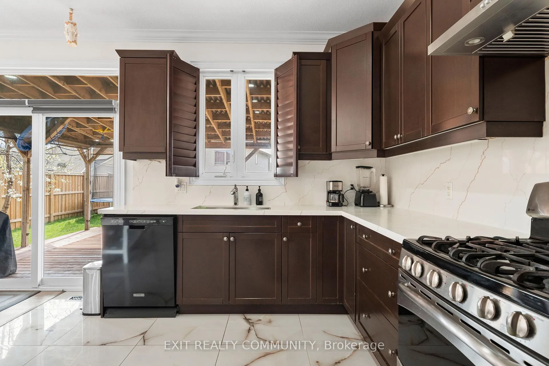 Photo 7 of 1803 Jubilee Drive, London, North E — HOMEH