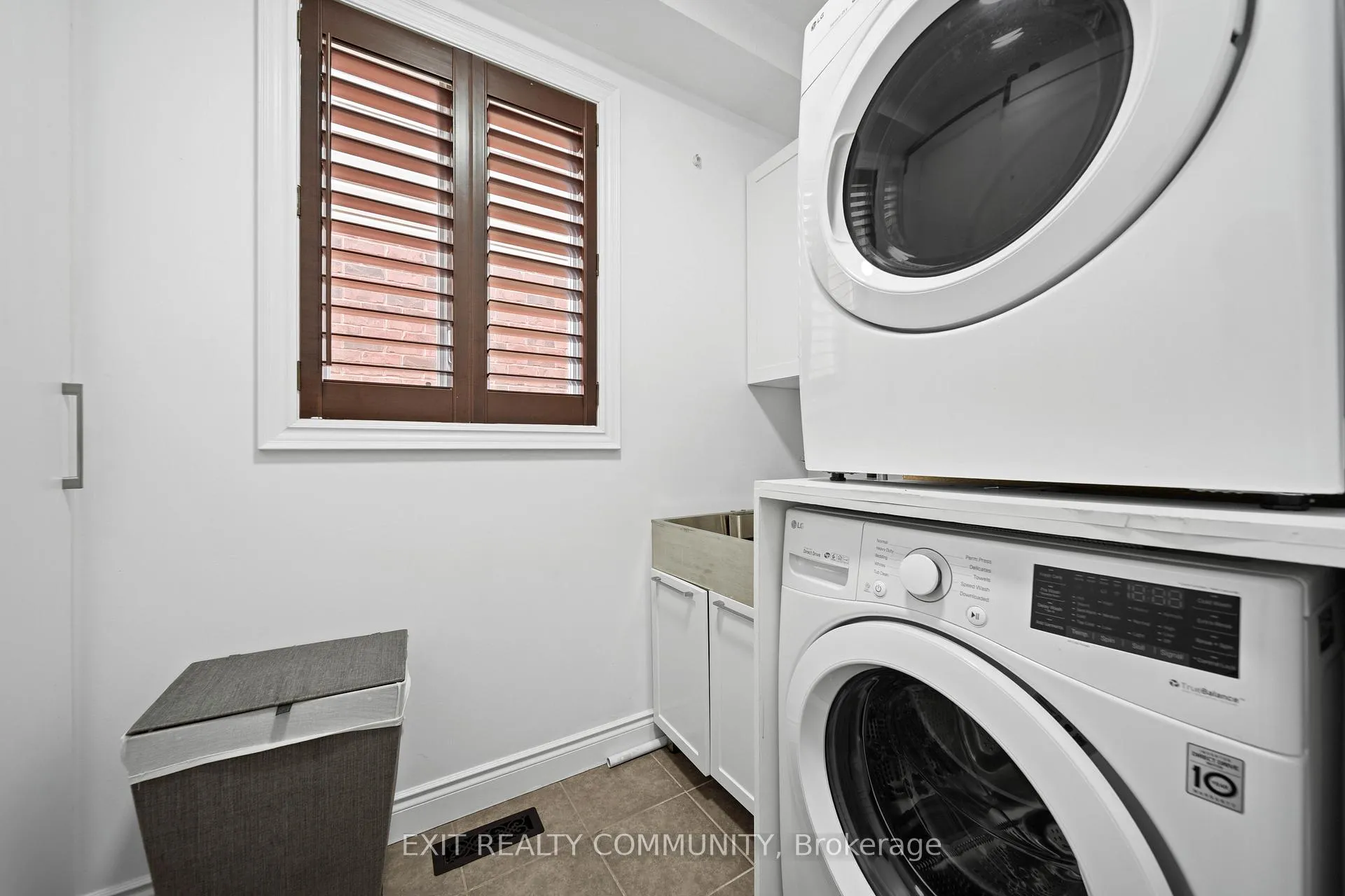 Photo 8 of 1803 Jubilee Drive, London, North E — HOMEH