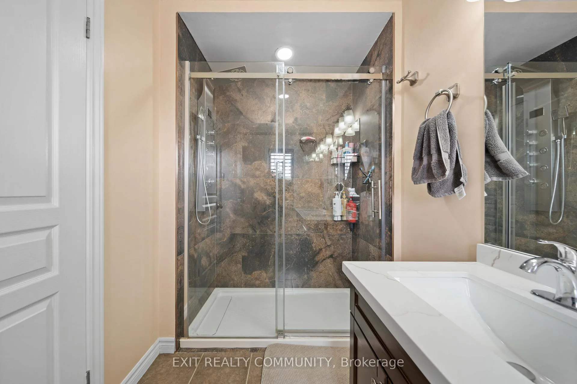 Photo 13 of 1803 Jubilee Drive, London, North E — HOMEH