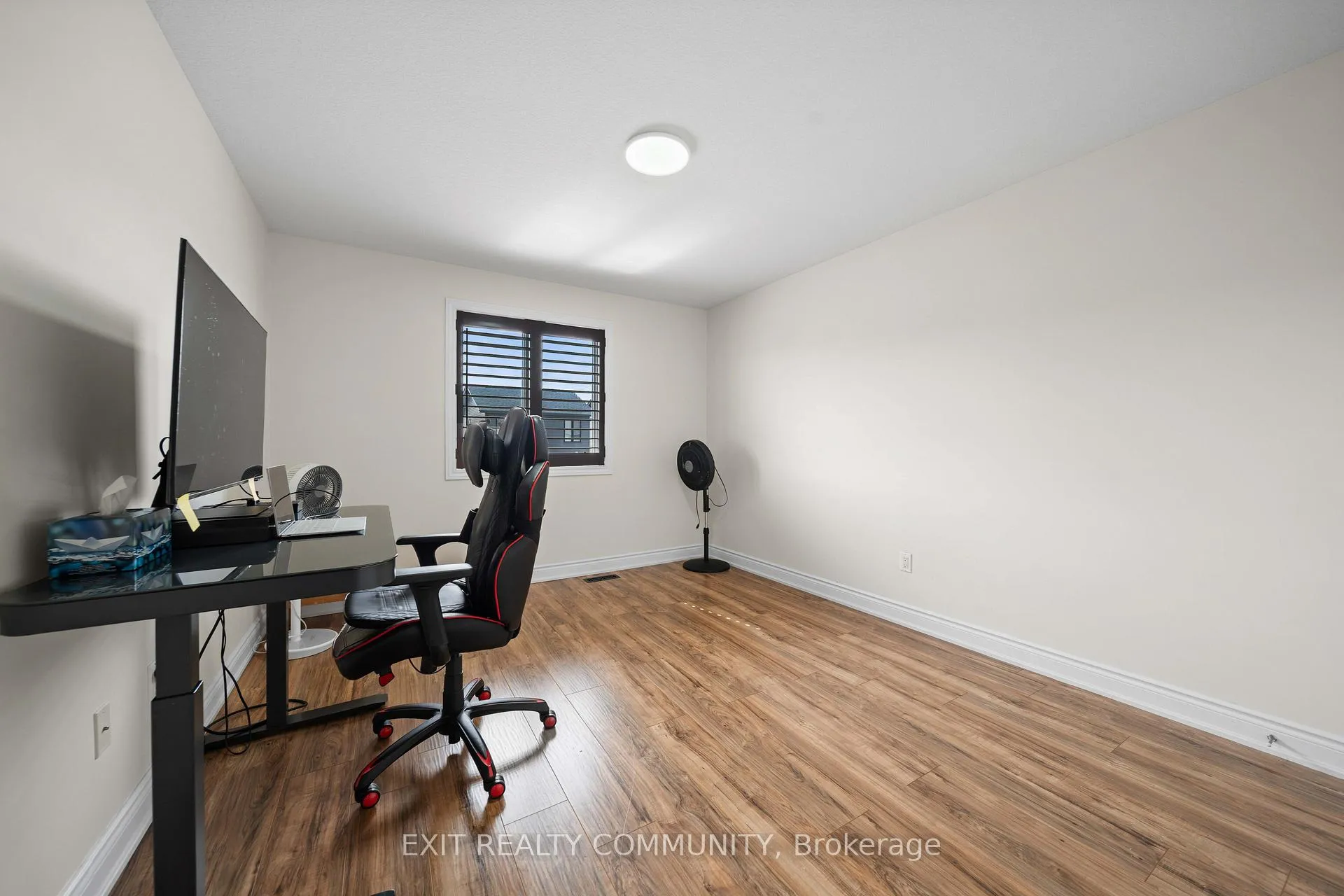 Photo 15 of 1803 Jubilee Drive, London, North E — HOMEH