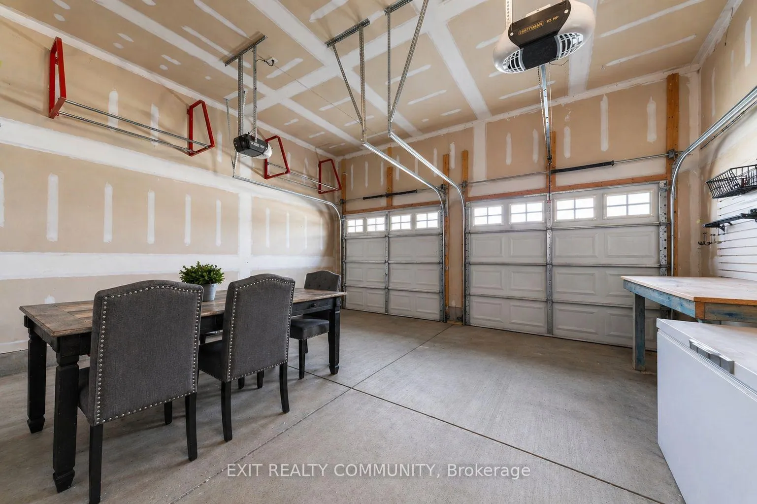 Photo 21 of 1803 Jubilee Drive, London, North E — HOMEH
