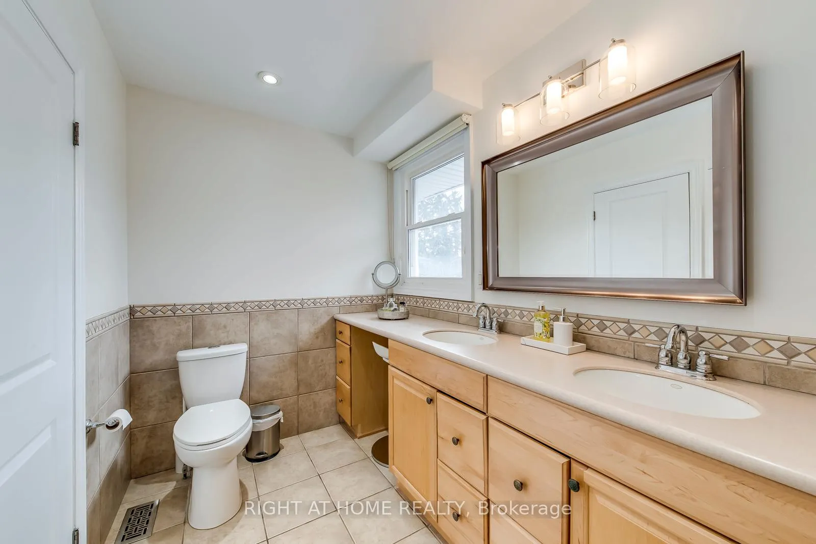 Photo 29 of 204 Walkers Line, Burlington, Roseland — HOMEH