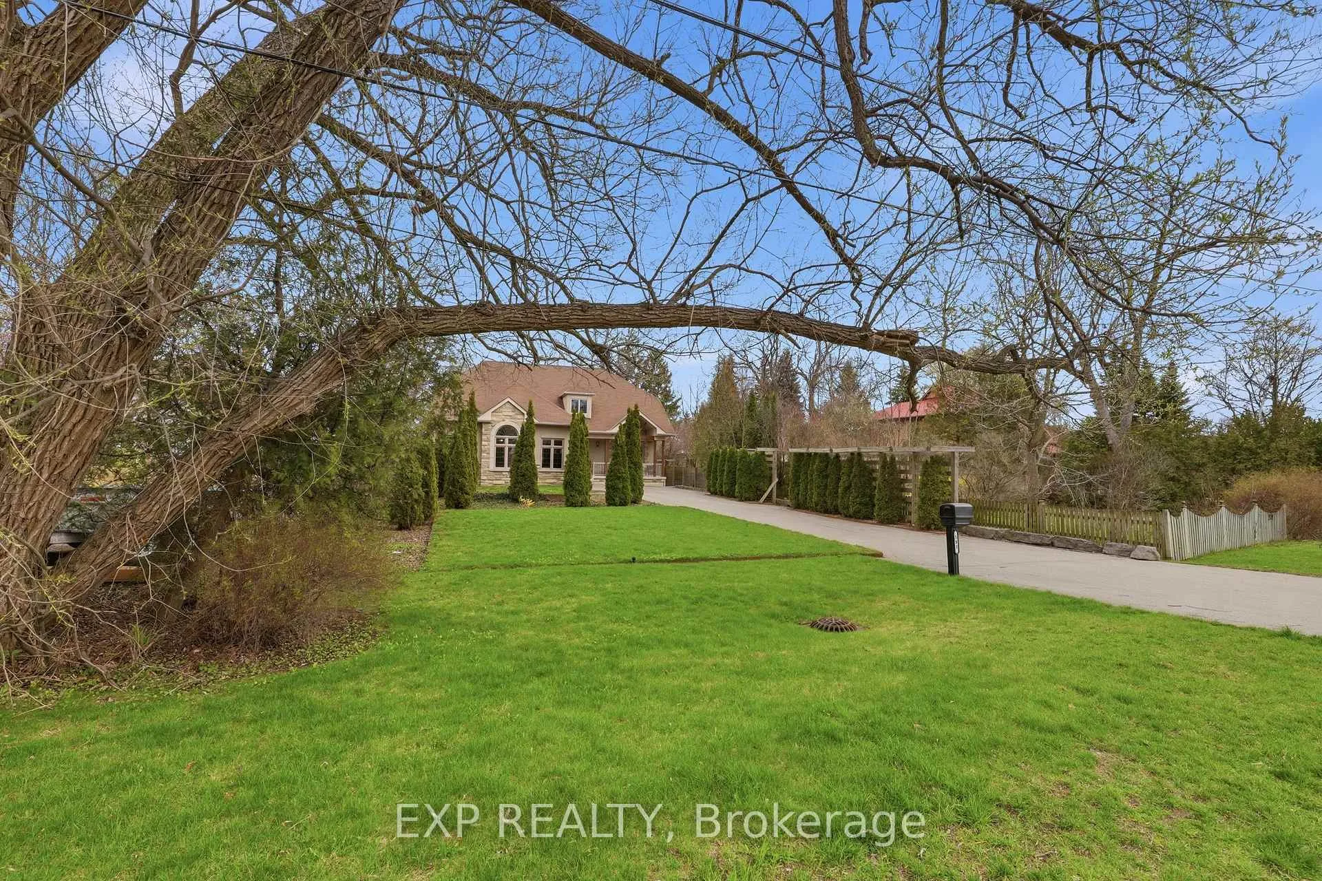 Photo 3 of 583 Park Crescent, Pickering, West Shore — HOMEH