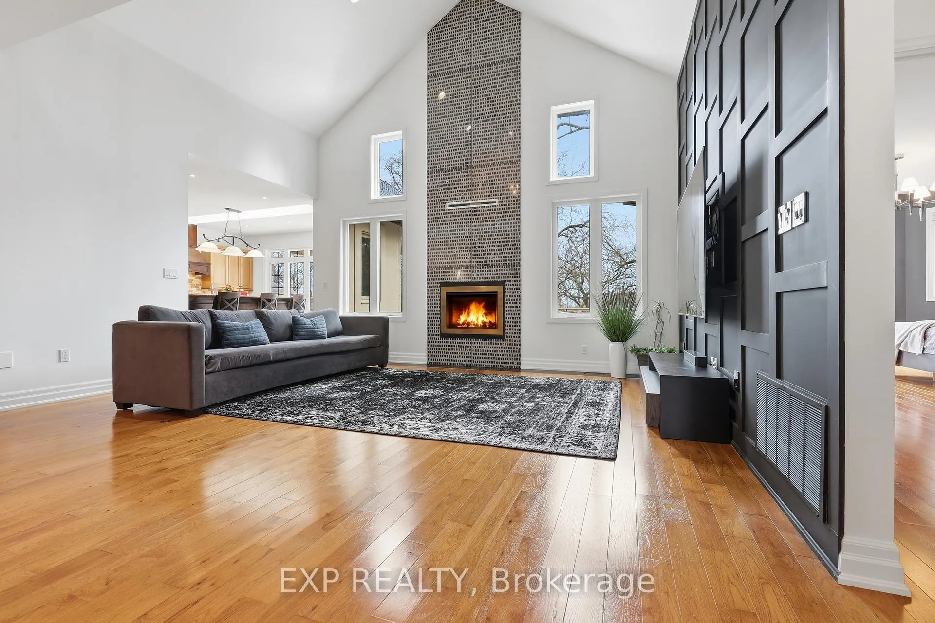 Photo 5 of 583 Park Crescent, Pickering, West Shore — HOMEH