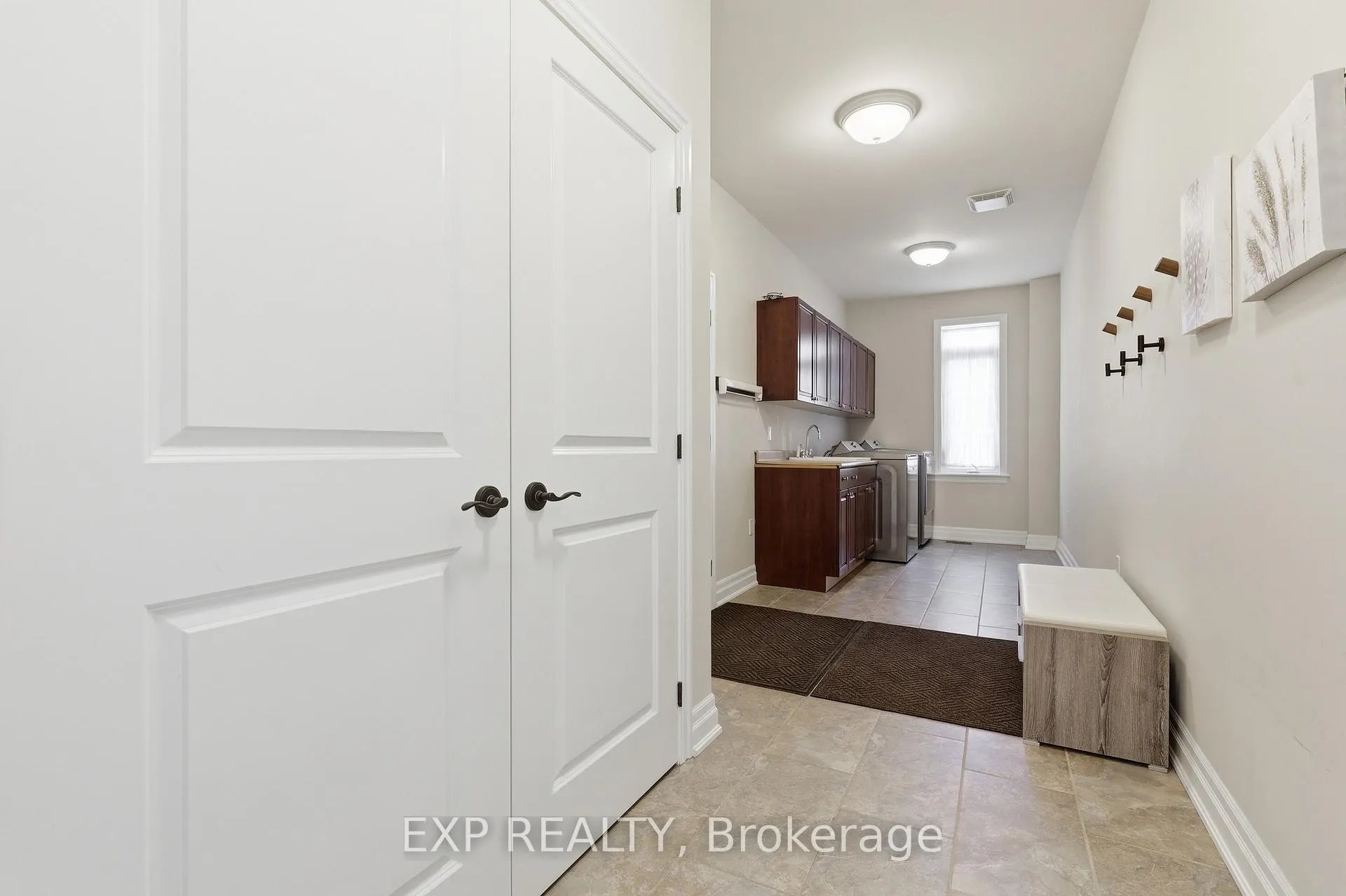 Photo 9 of 583 Park Crescent, Pickering, West Shore — HOMEH