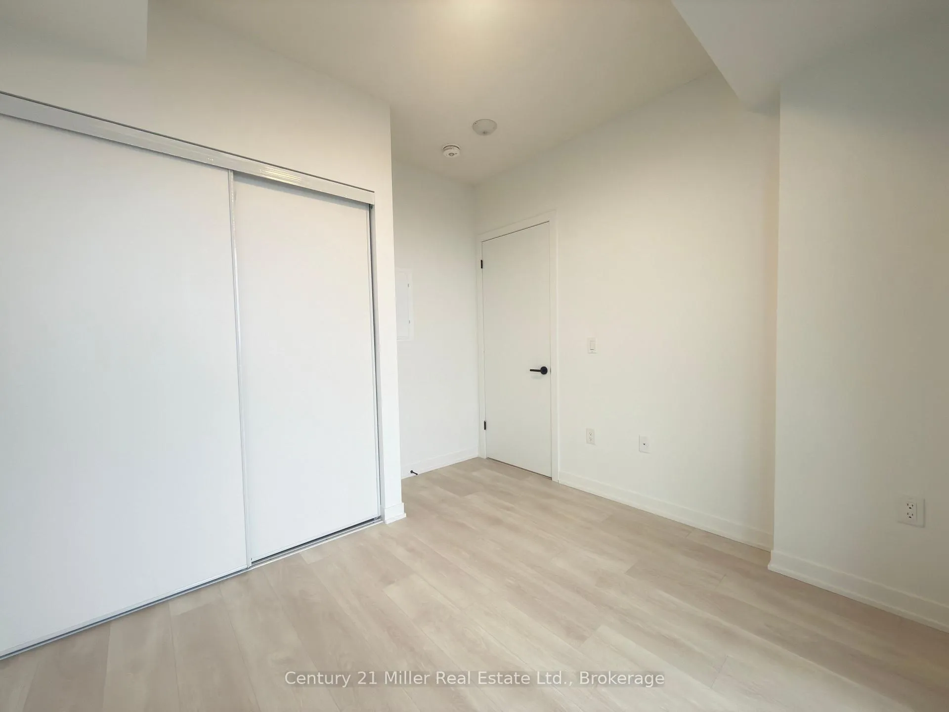 Photo 10 of Unit C-1008, 4878 Powers Common, Burlington, Alton — HOMEH