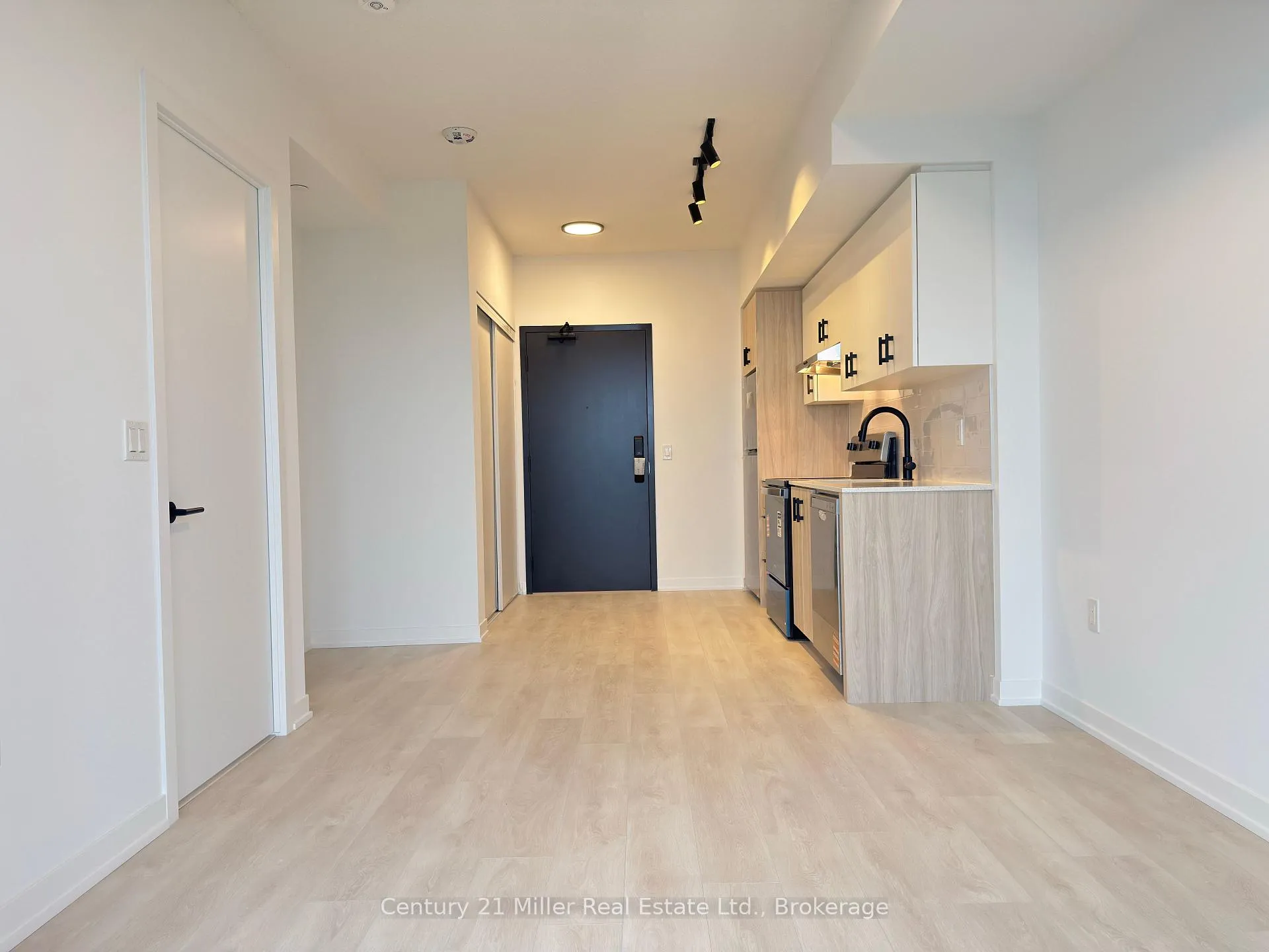 Photo 16 of Unit C-1008, 4878 Powers Common, Burlington, Alton — HOMEH