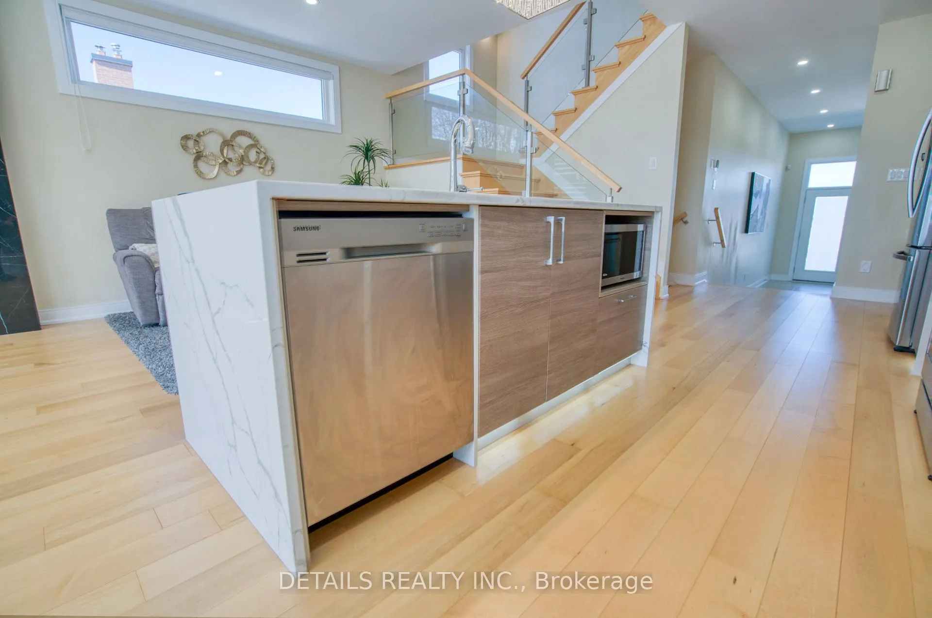 Photo 14 of 992 Baseline Road E, Ottawa, City View/Skyline/Fisher Heights/Parkwood Hills — HOMEH