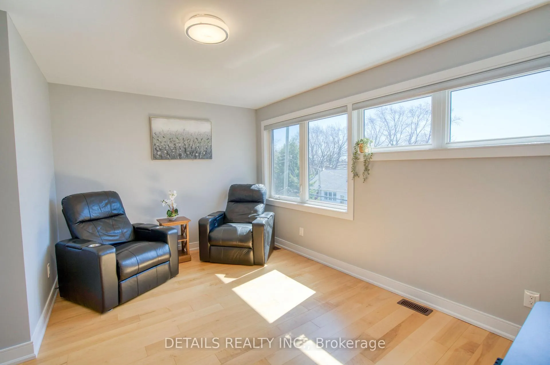 Photo 34 of 992 Baseline Road E, Ottawa, City View/Skyline/Fisher Heights/Parkwood Hills — HOMEH