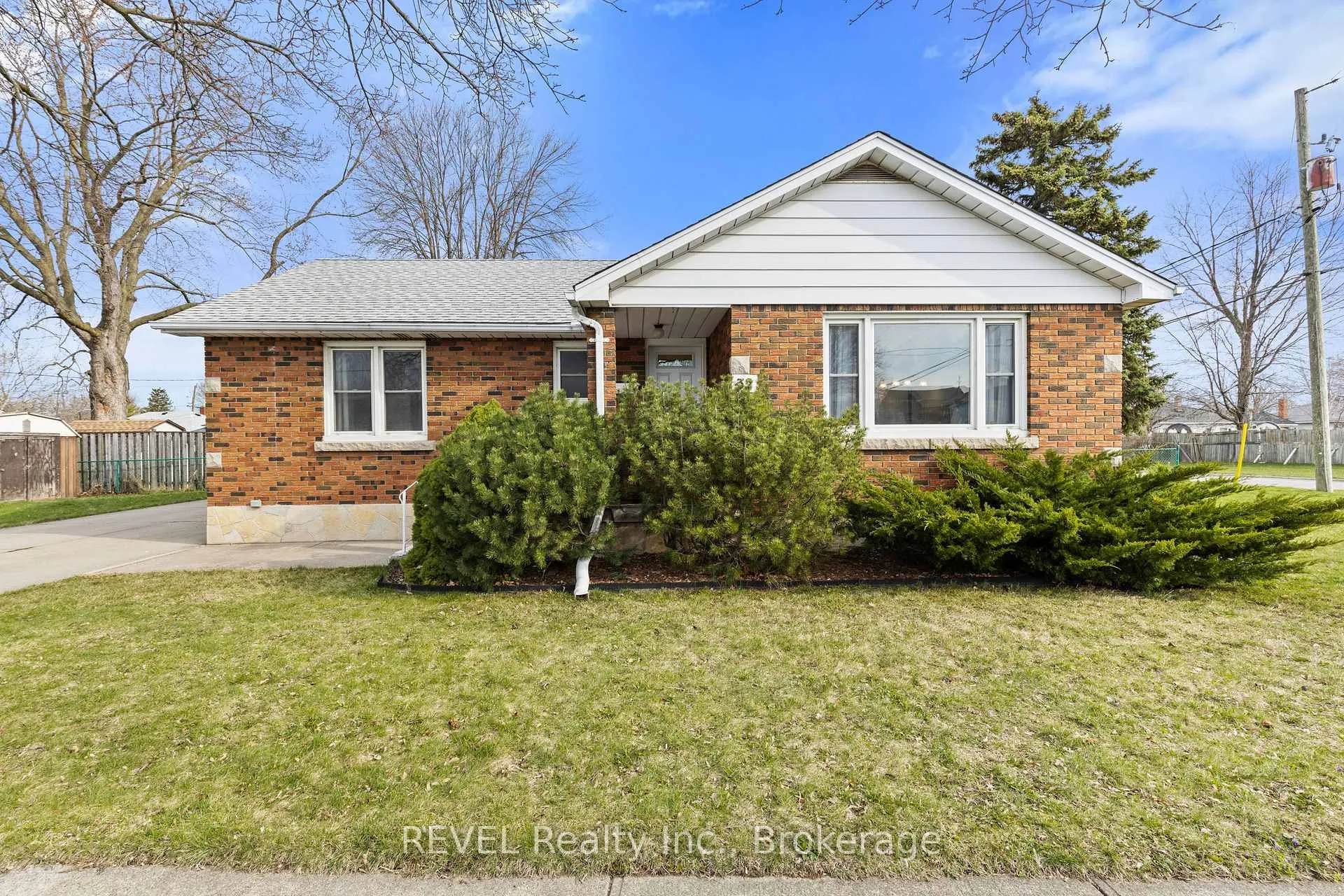 Photo 1 of 32 Thompson Avenue, Thorold, Thorold Downtown — HOMEH