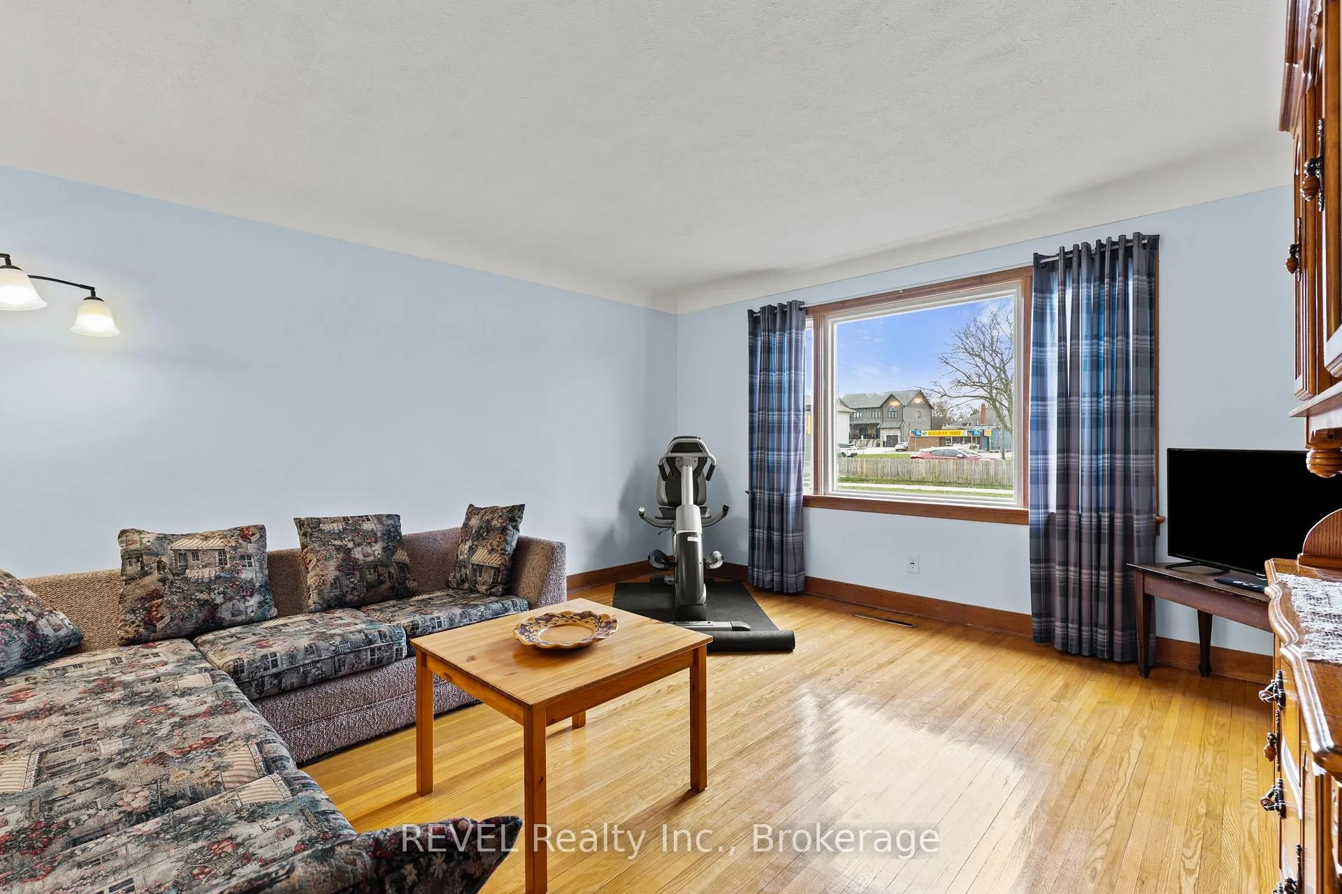 Photo 6 of 32 Thompson Avenue, Thorold, Thorold Downtown — HOMEH
