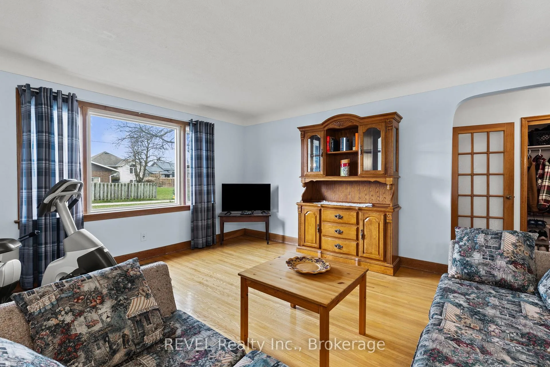 Photo 8 of 32 Thompson Avenue, Thorold, Thorold Downtown — HOMEH