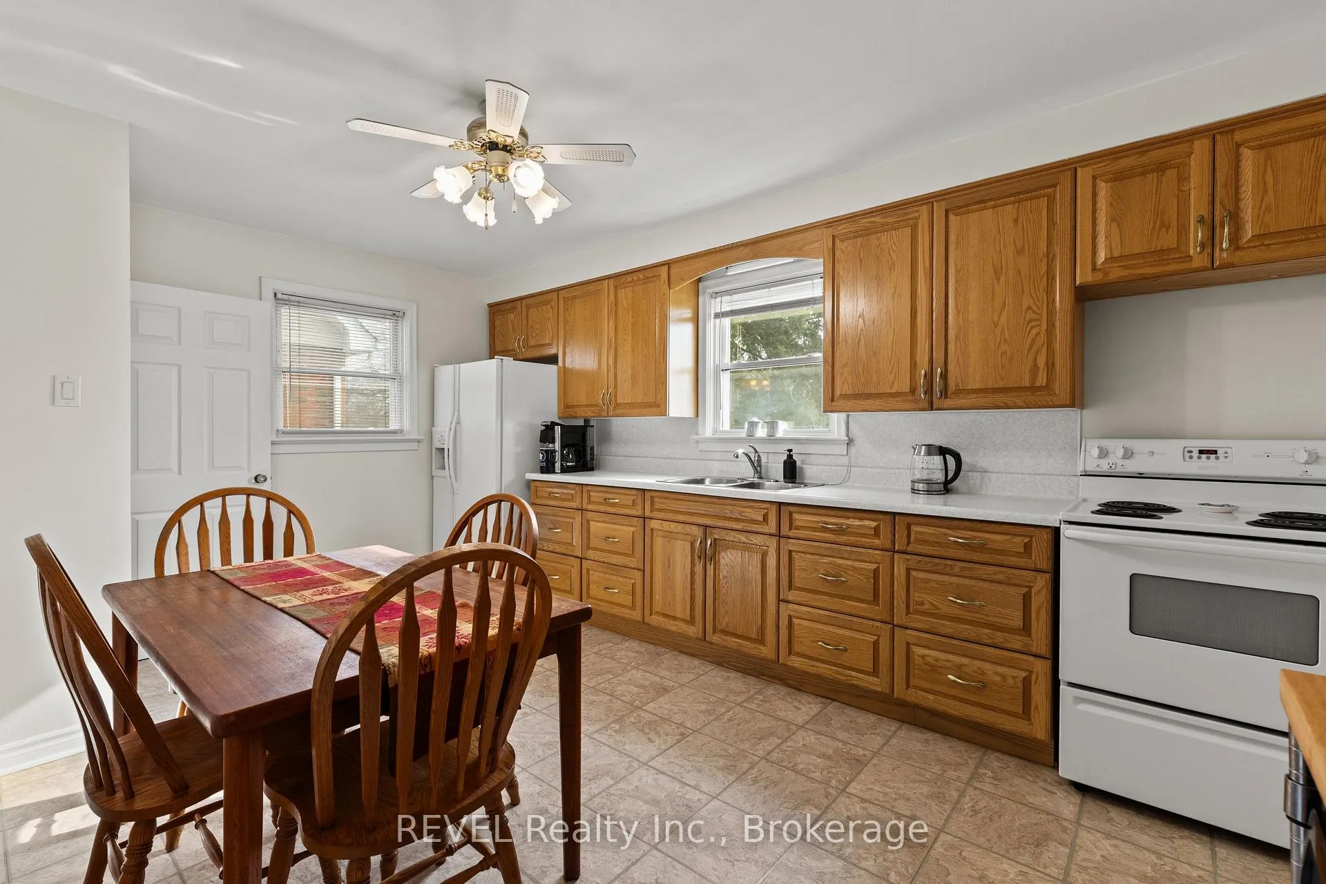 Photo 10 of 32 Thompson Avenue, Thorold, Thorold Downtown — HOMEH