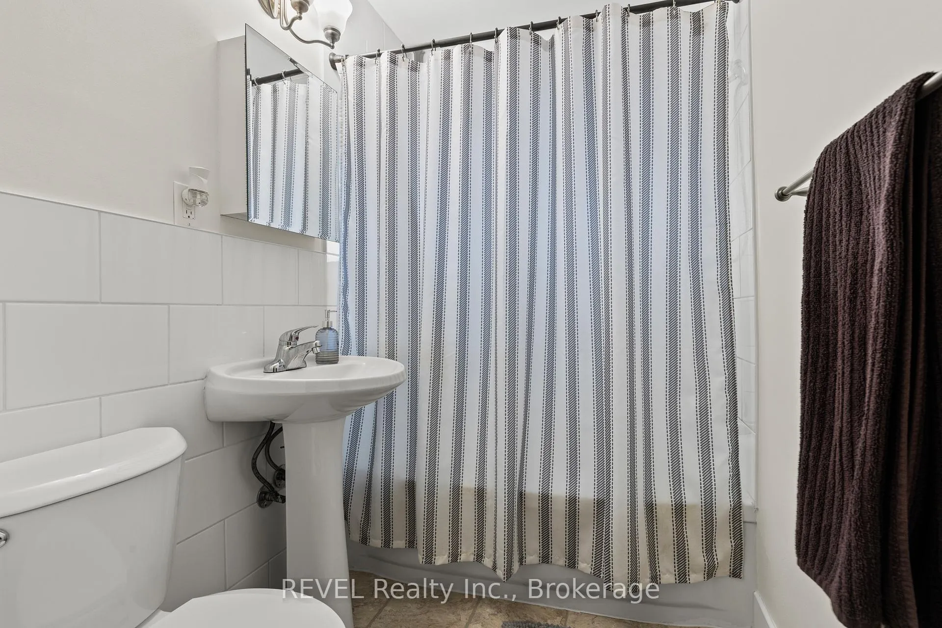 Photo 17 of 32 Thompson Avenue, Thorold, Thorold Downtown — HOMEH